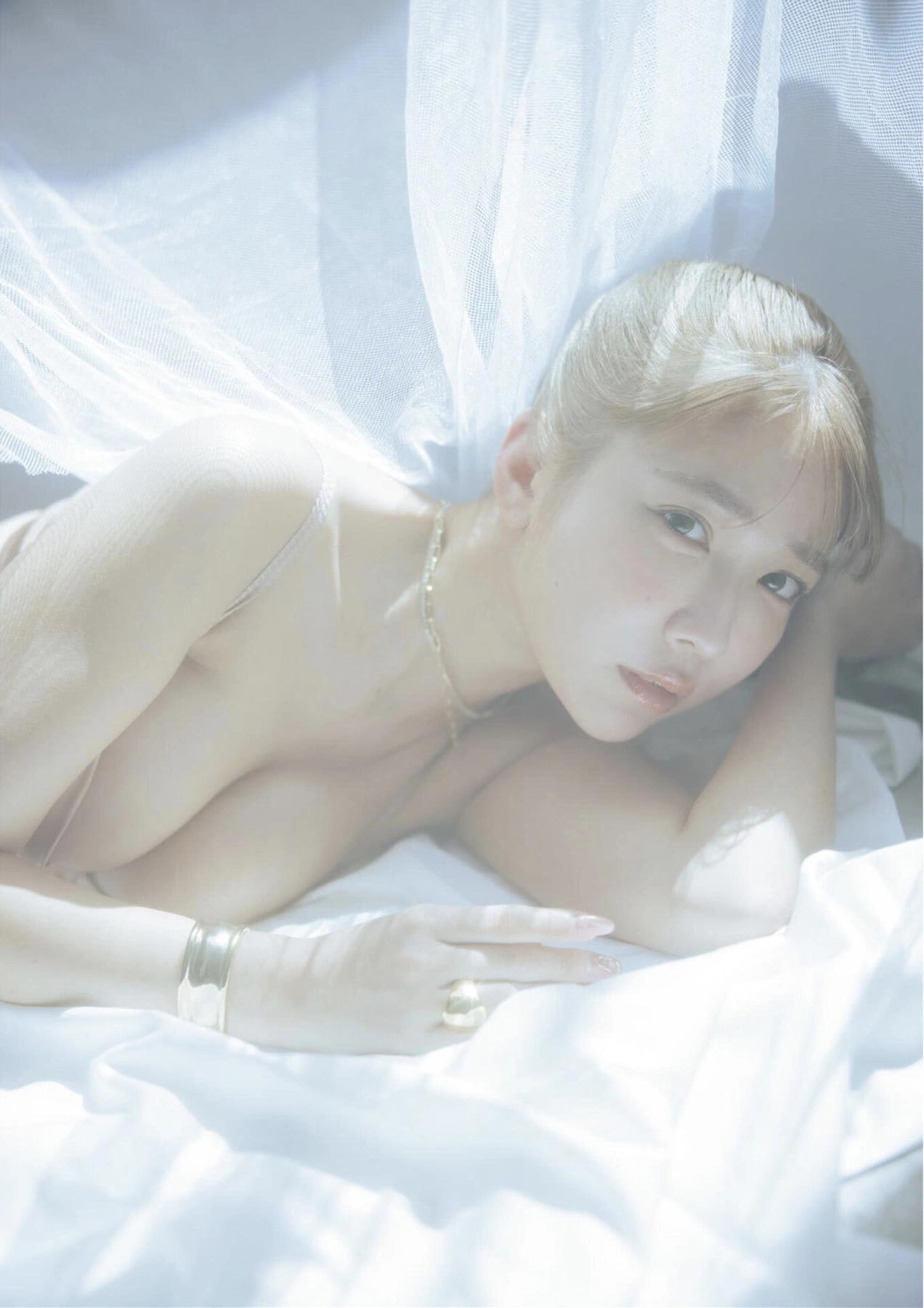 Kisumi Amou 天羽希純, B.L.T. 写真集 Monster Round 3