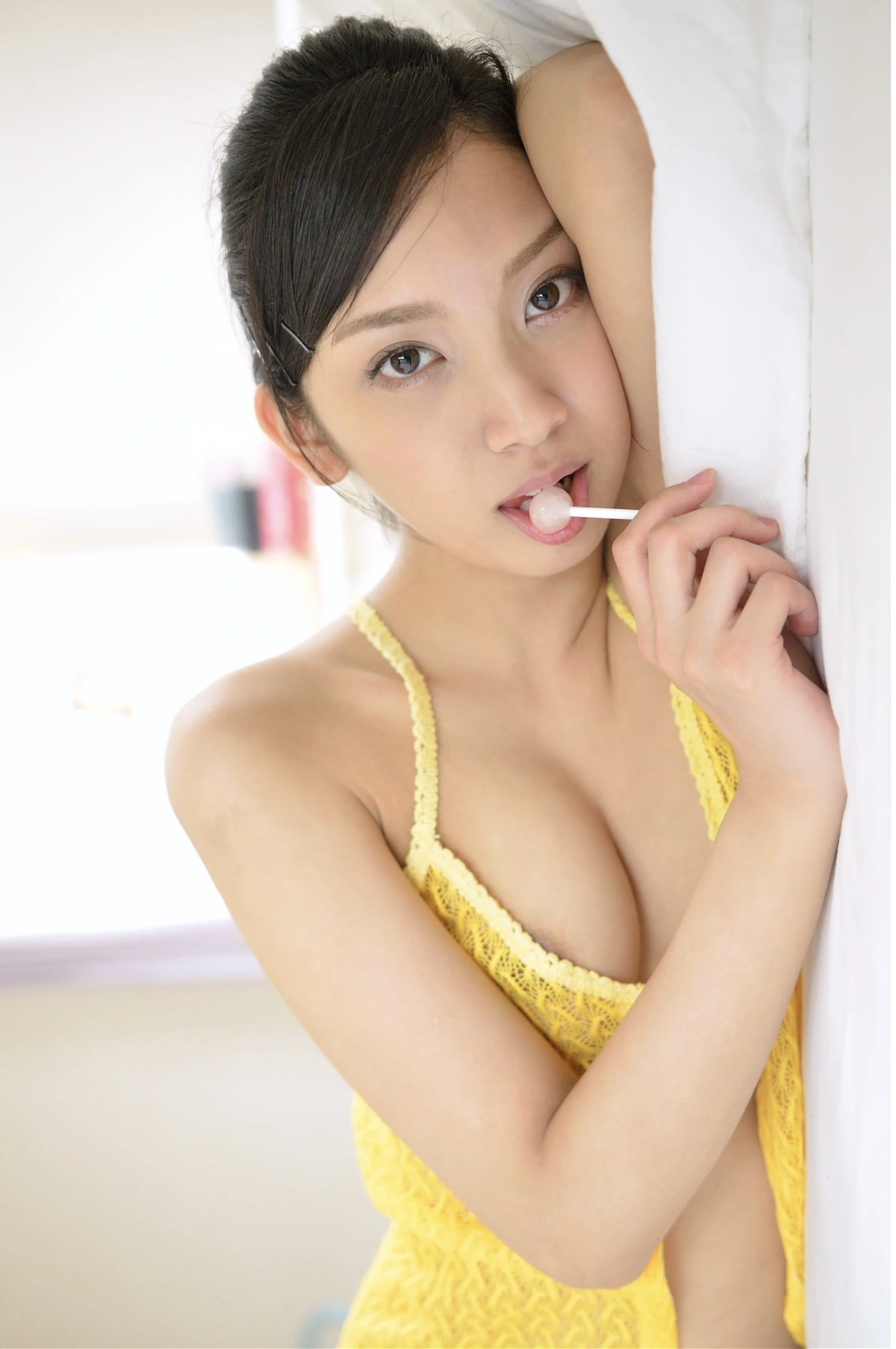 An Tsujimoto 辻本杏, 写真集 Sweet Lover 「白と黒の誘惑」 Set.01