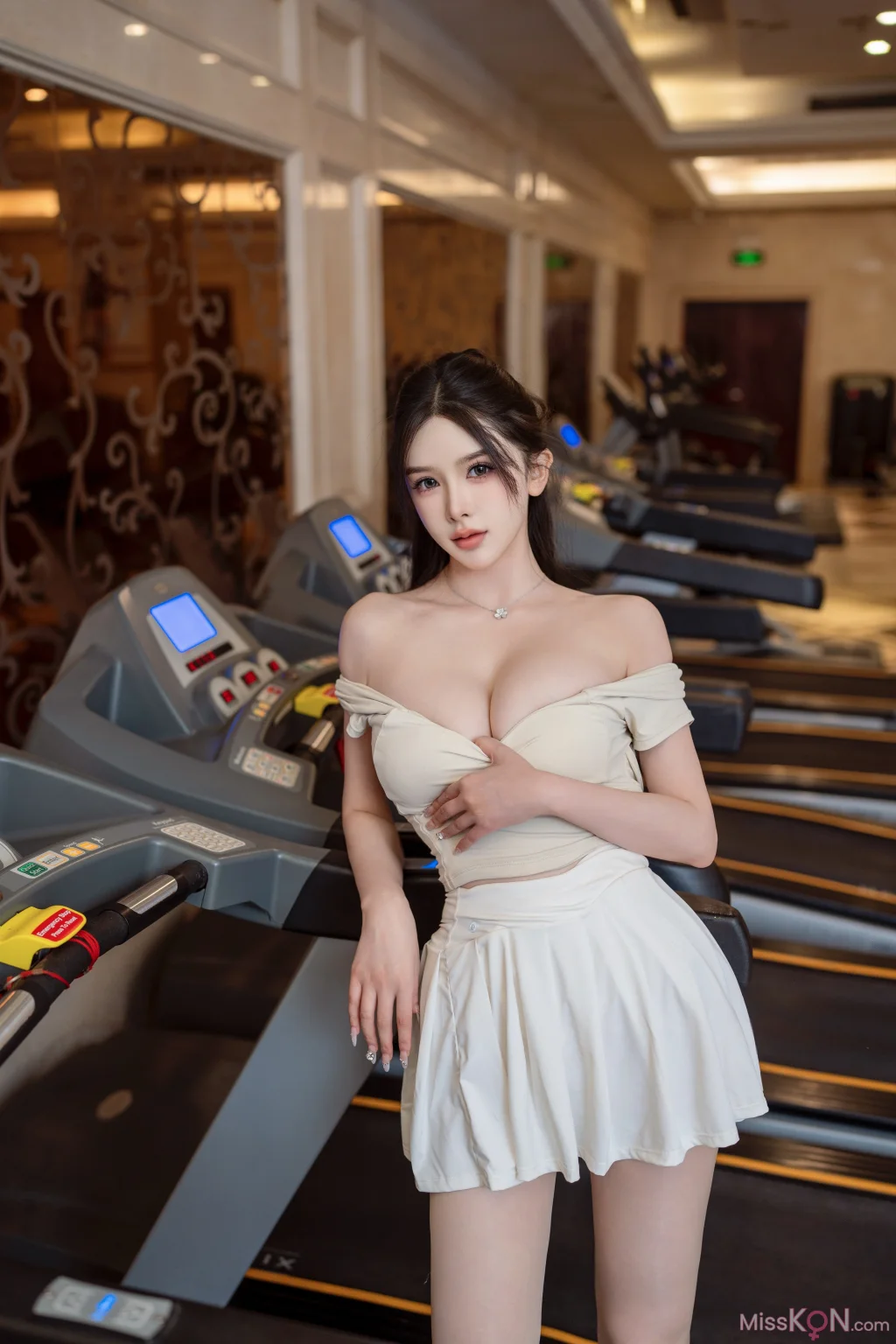 [XR Uncensored] Li Li Sha (李丽莎)_ R18 秀人网模特 健身房露出