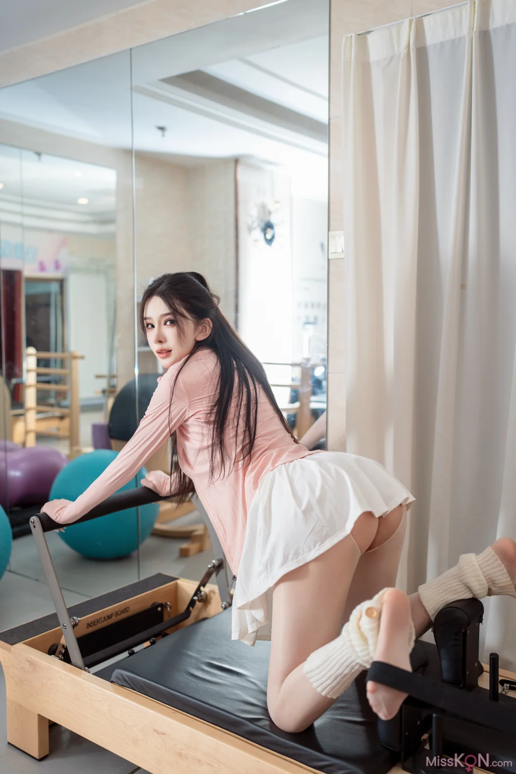 [XR Uncensored] Li Li Sha (李丽莎)_ R18 秀人网模特 健身房露出