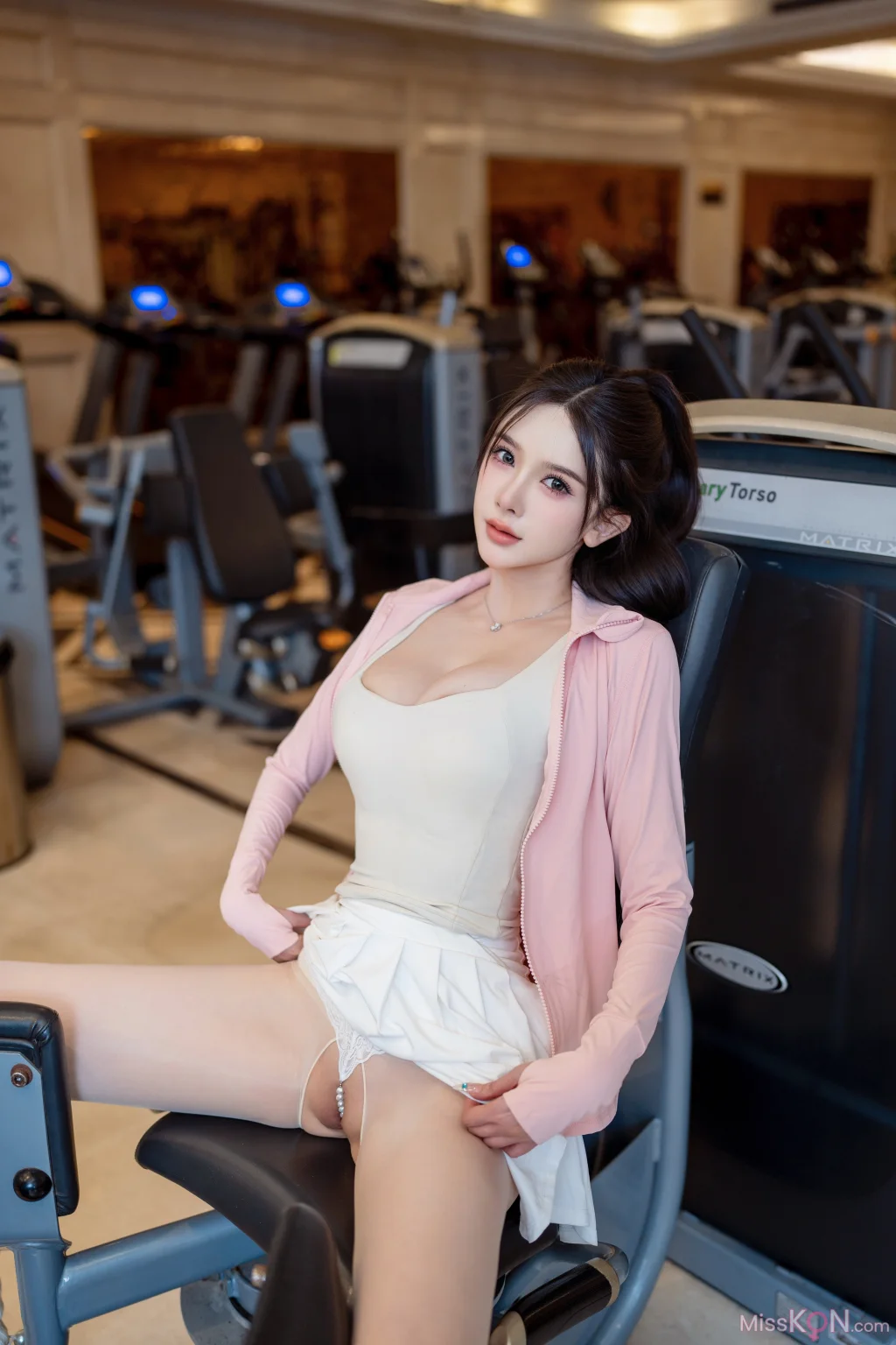 [XR Uncensored] Li Li Sha (李丽莎)_ R18 秀人网模特 健身房露出