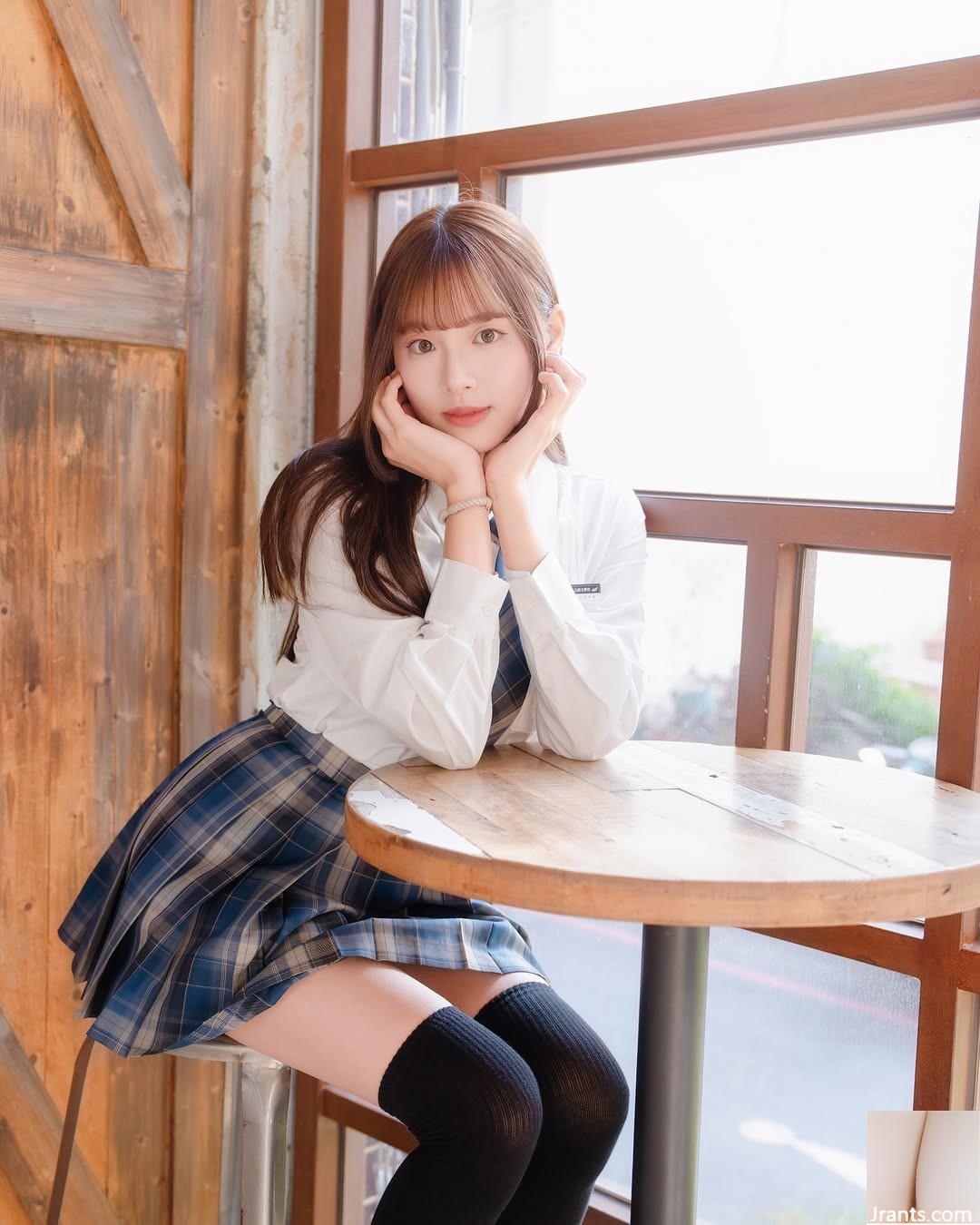 「YUN」氣質美女藏不住火辣胴體