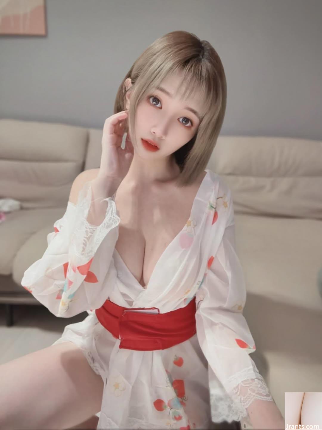「安寶兒」美乳堅挺飽滿 邪惡視角看個夠