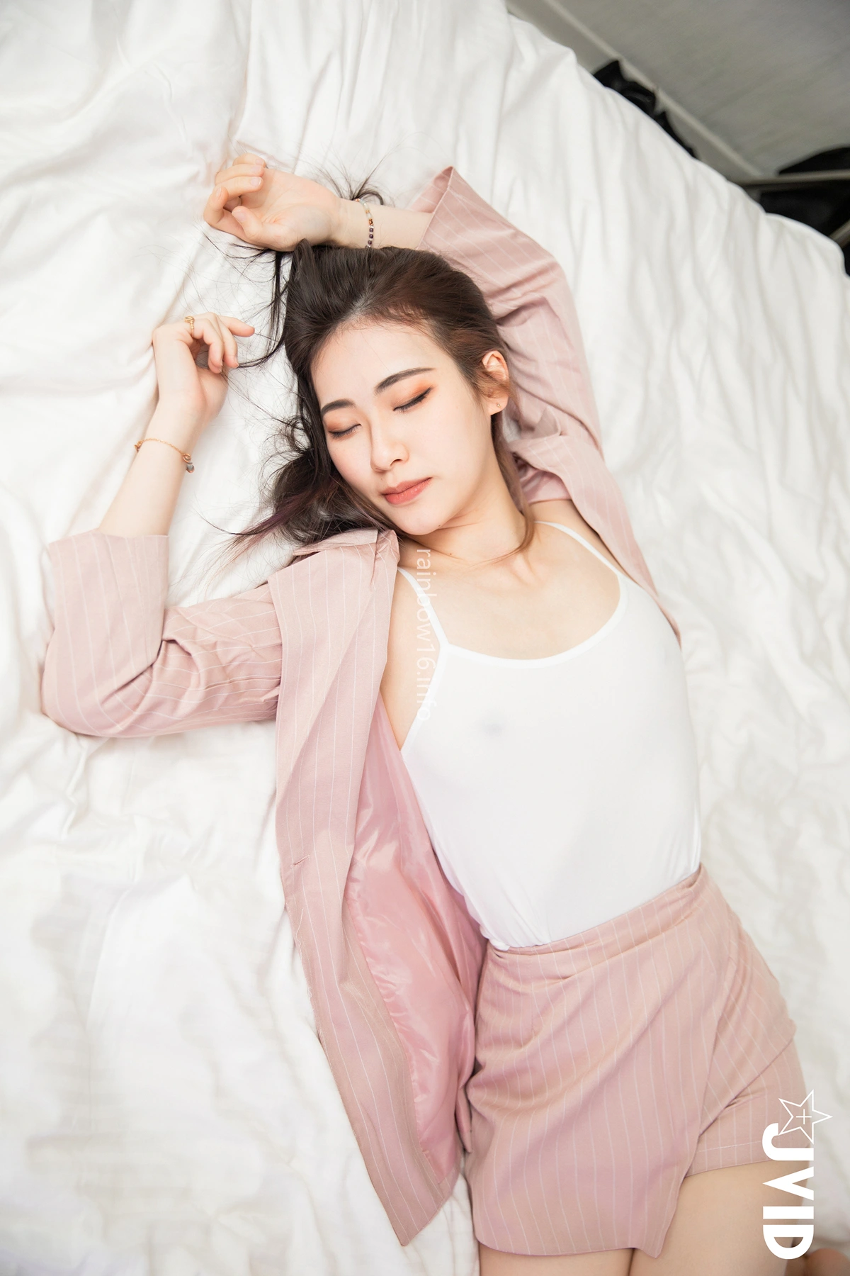 JVID 阿黎 – 公司新來的霸氣女業務 業績第一名 原來都是用肉體來換來的合約 難怪一直保持銷冠的地位 Set.01