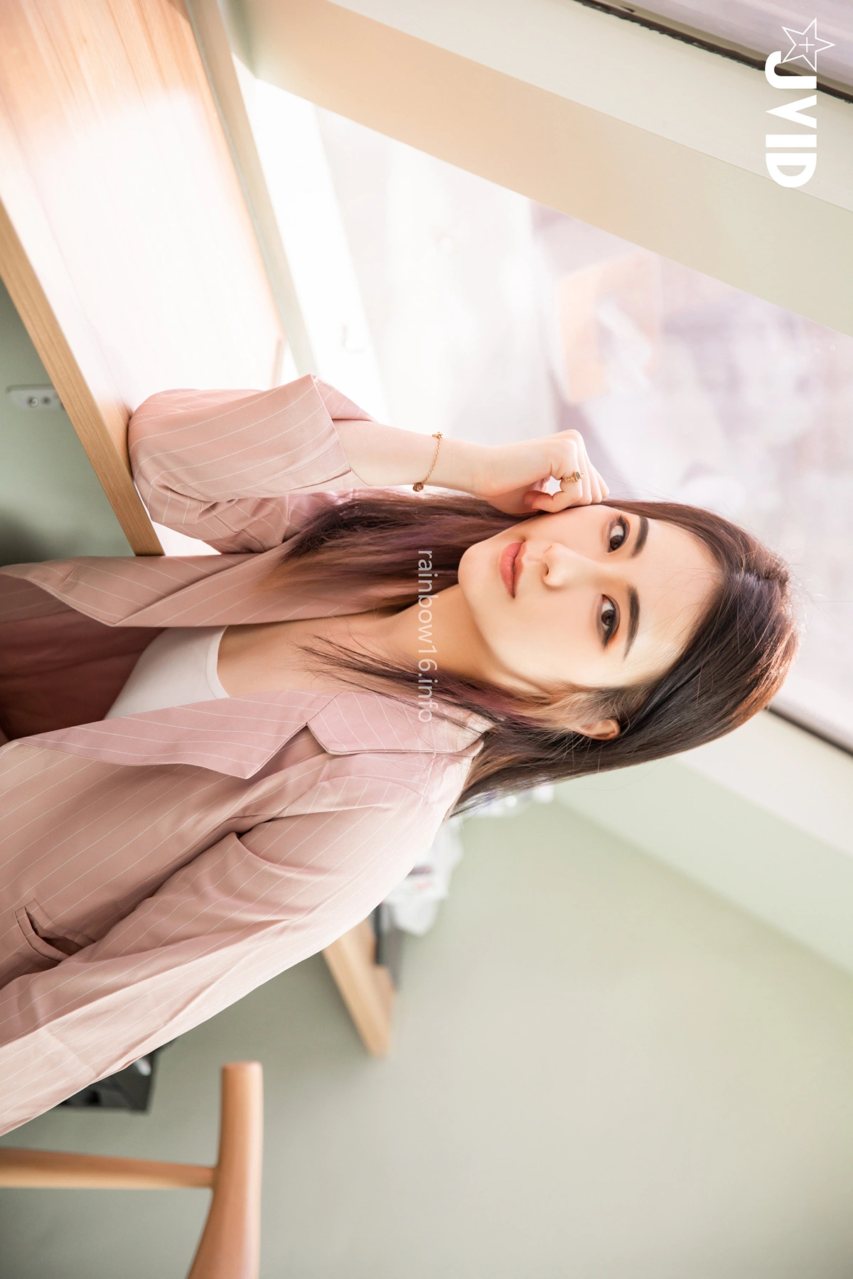 JVID 阿黎 – 公司新來的霸氣女業務 業績第一名 原來都是用肉體來換來的合約 難怪一直保持銷冠的地位 Set.01