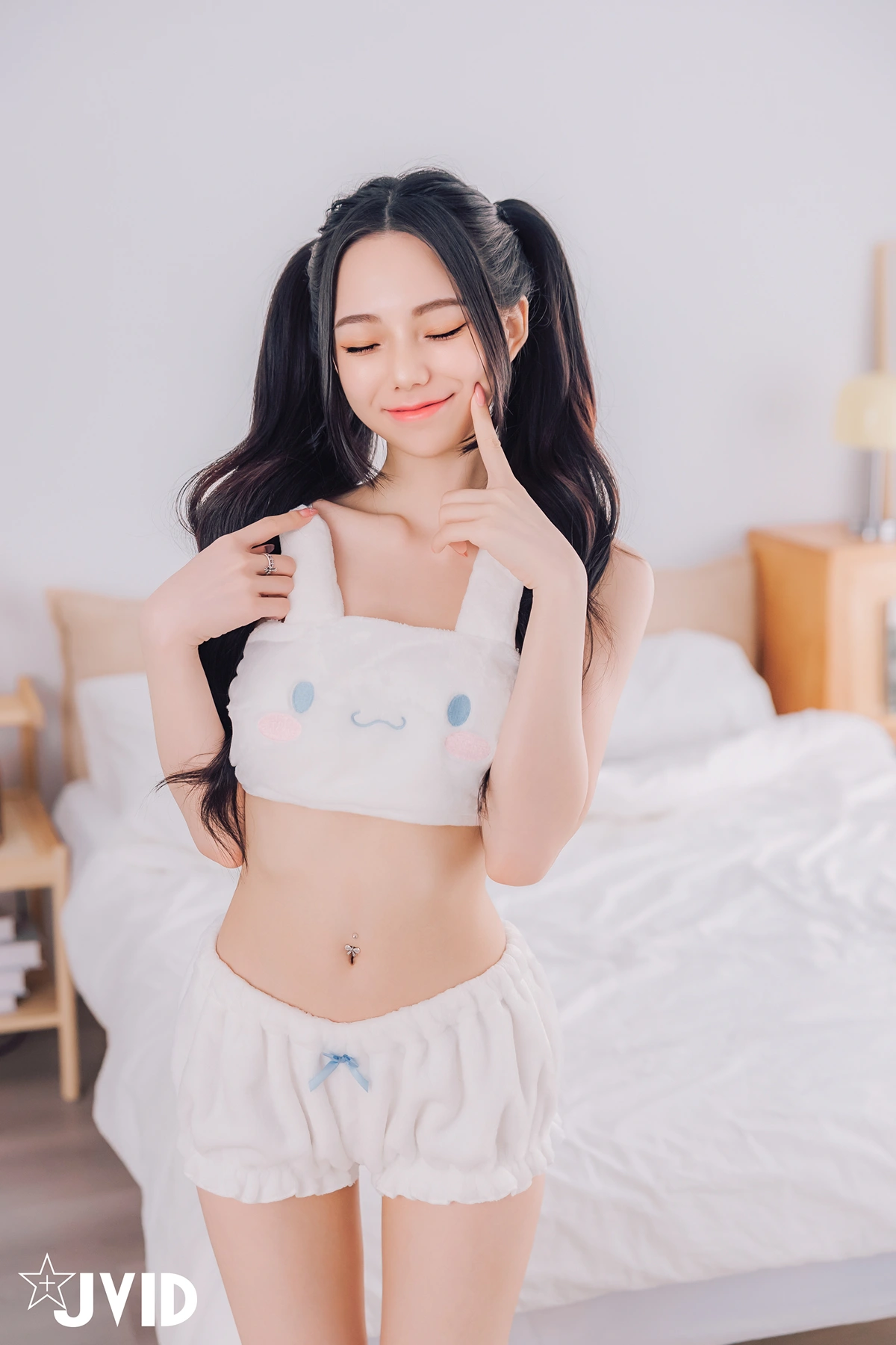 JVID 胎尼 & 啾啾 – 啾啾親自開箱豪華AI情慾娃娃Tiny🥵真人比例完美粉嫩E奶💦激情互動舌吻揉奶樣樣來🔞 Set.01