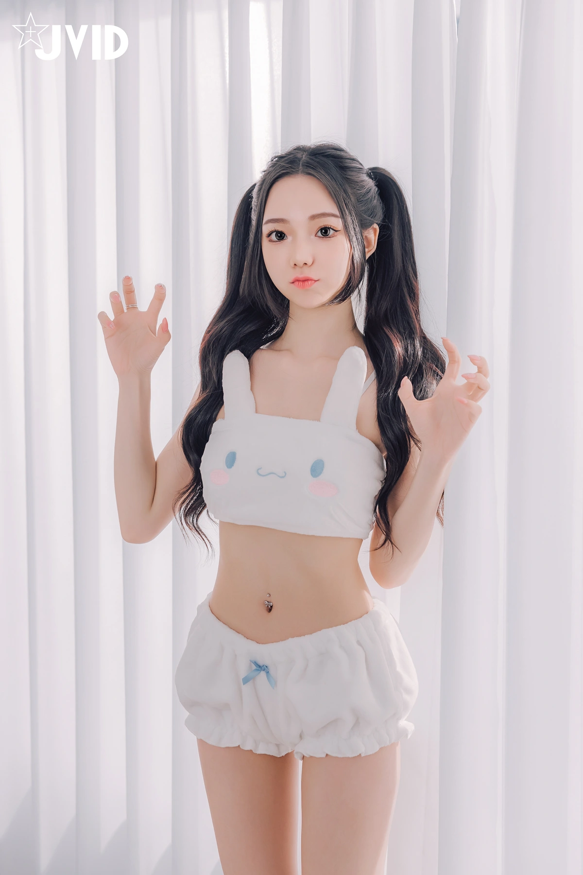 JVID 胎尼 & 啾啾 – 啾啾親自開箱豪華AI情慾娃娃Tiny🥵真人比例完美粉嫩E奶💦激情互動舌吻揉奶樣樣來🔞 Set.01