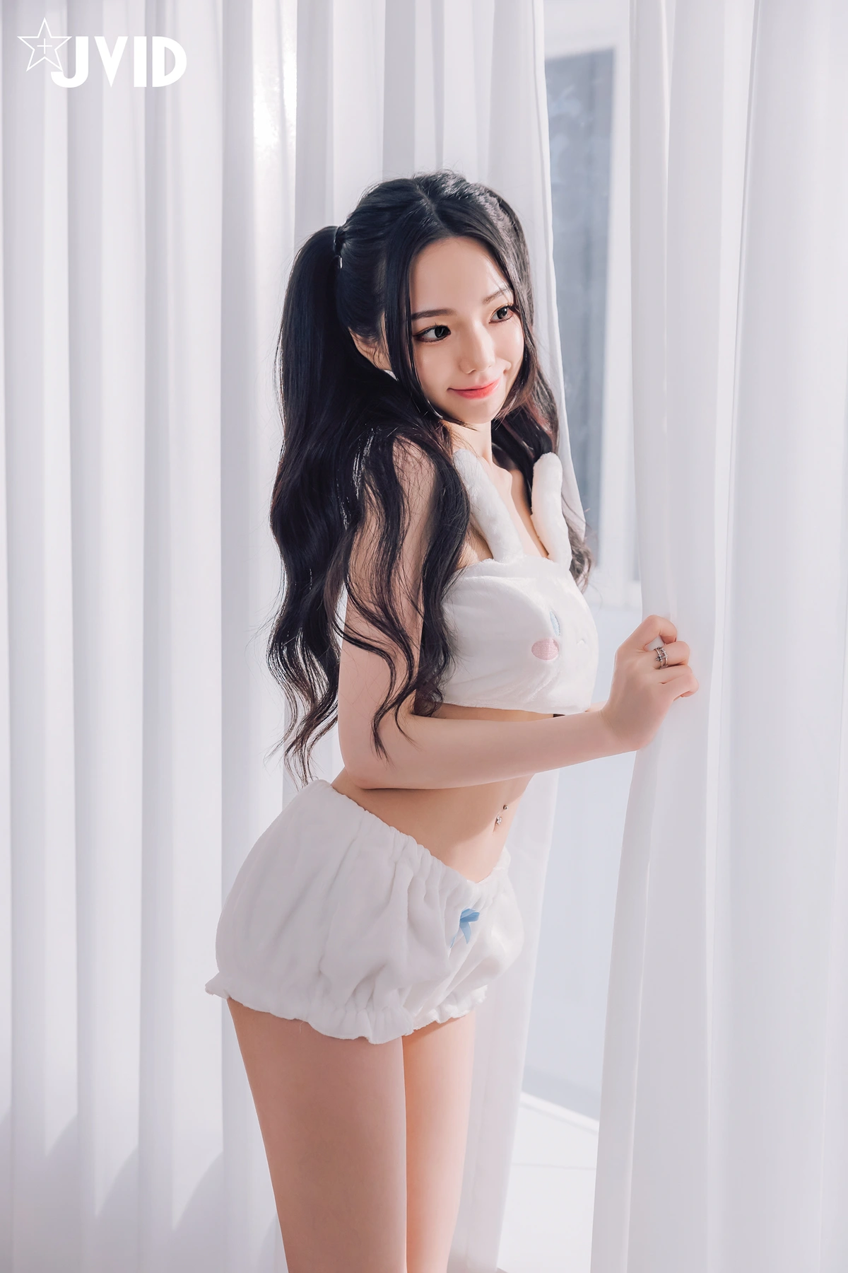 JVID 胎尼 & 啾啾 – 啾啾親自開箱豪華AI情慾娃娃Tiny🥵真人比例完美粉嫩E奶💦激情互動舌吻揉奶樣樣來🔞 Set.01