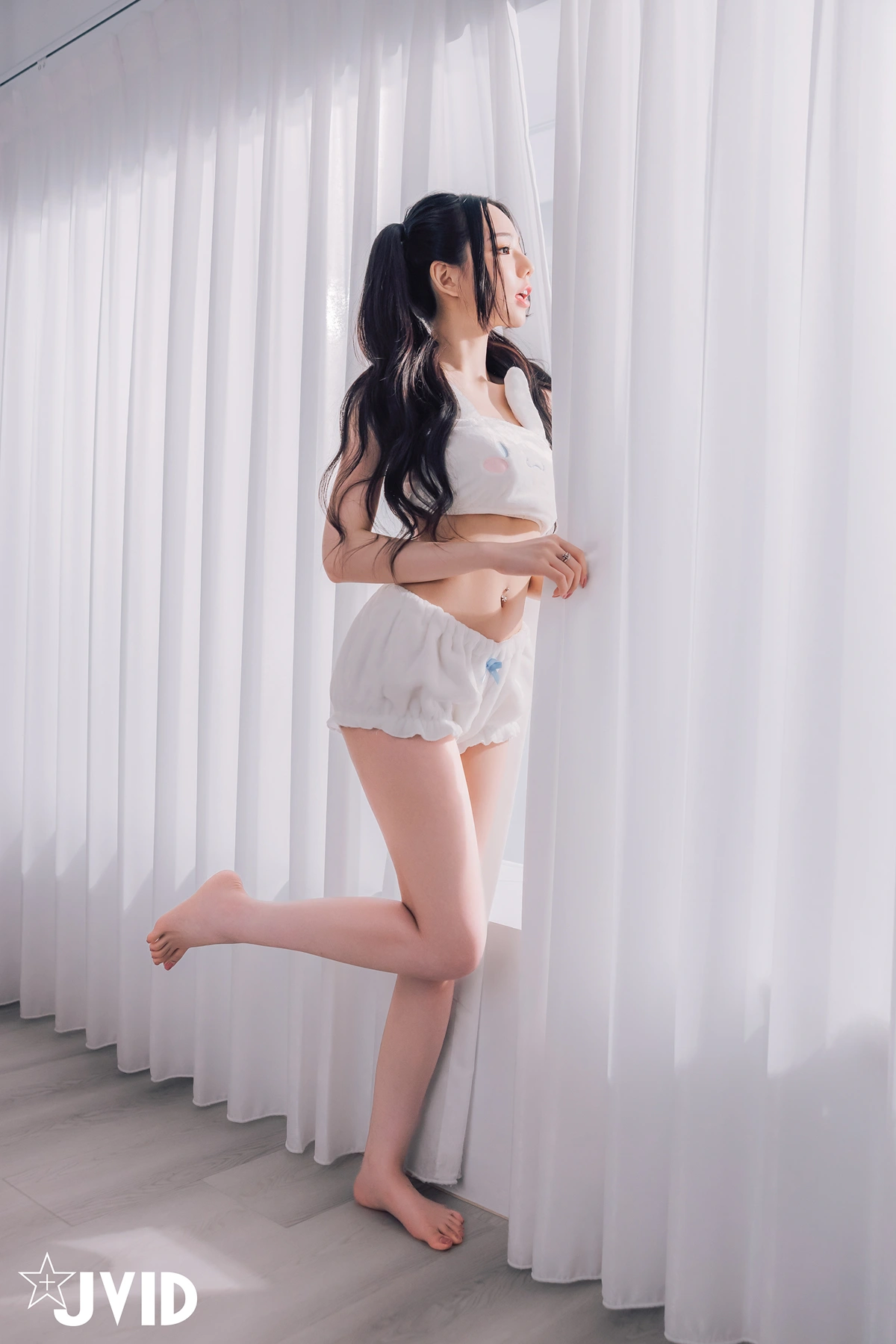 JVID 胎尼 & 啾啾 – 啾啾親自開箱豪華AI情慾娃娃Tiny🥵真人比例完美粉嫩E奶💦激情互動舌吻揉奶樣樣來🔞 Set.01