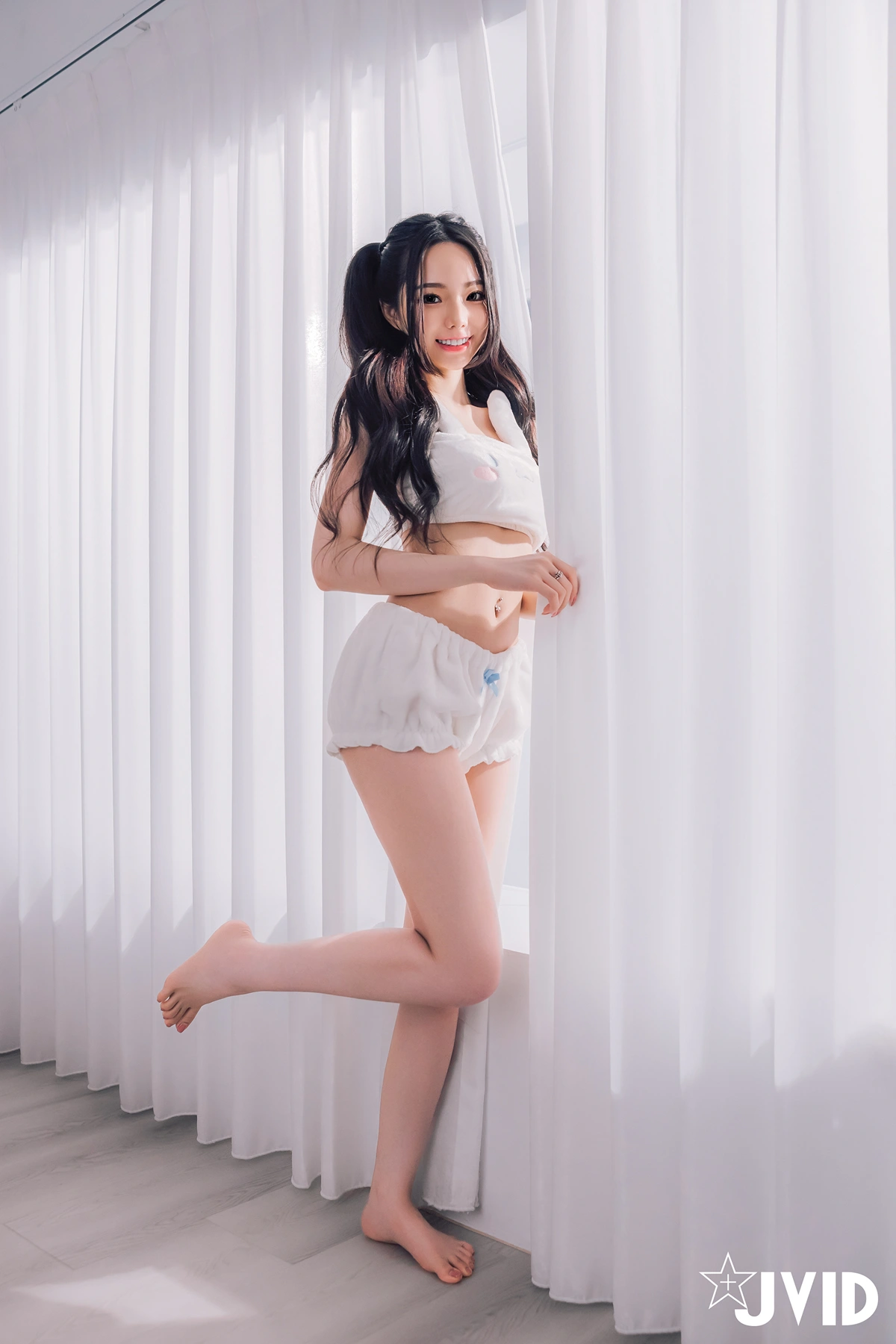 JVID 胎尼 & 啾啾 – 啾啾親自開箱豪華AI情慾娃娃Tiny🥵真人比例完美粉嫩E奶💦激情互動舌吻揉奶樣樣來🔞 Set.01