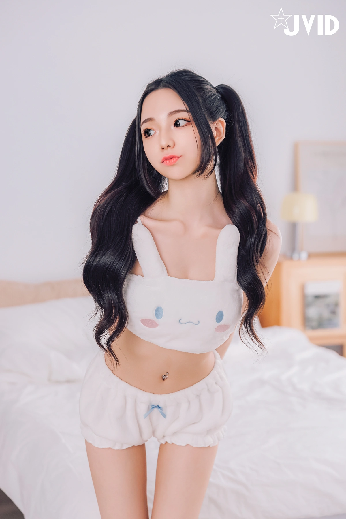 JVID 胎尼 & 啾啾 – 啾啾親自開箱豪華AI情慾娃娃Tiny🥵真人比例完美粉嫩E奶💦激情互動舌吻揉奶樣樣來🔞 Set.01