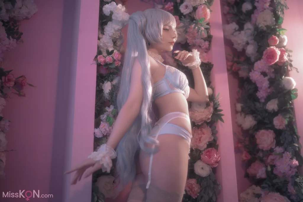 Coser@Michi Kyunn_ Weiss in Flowers