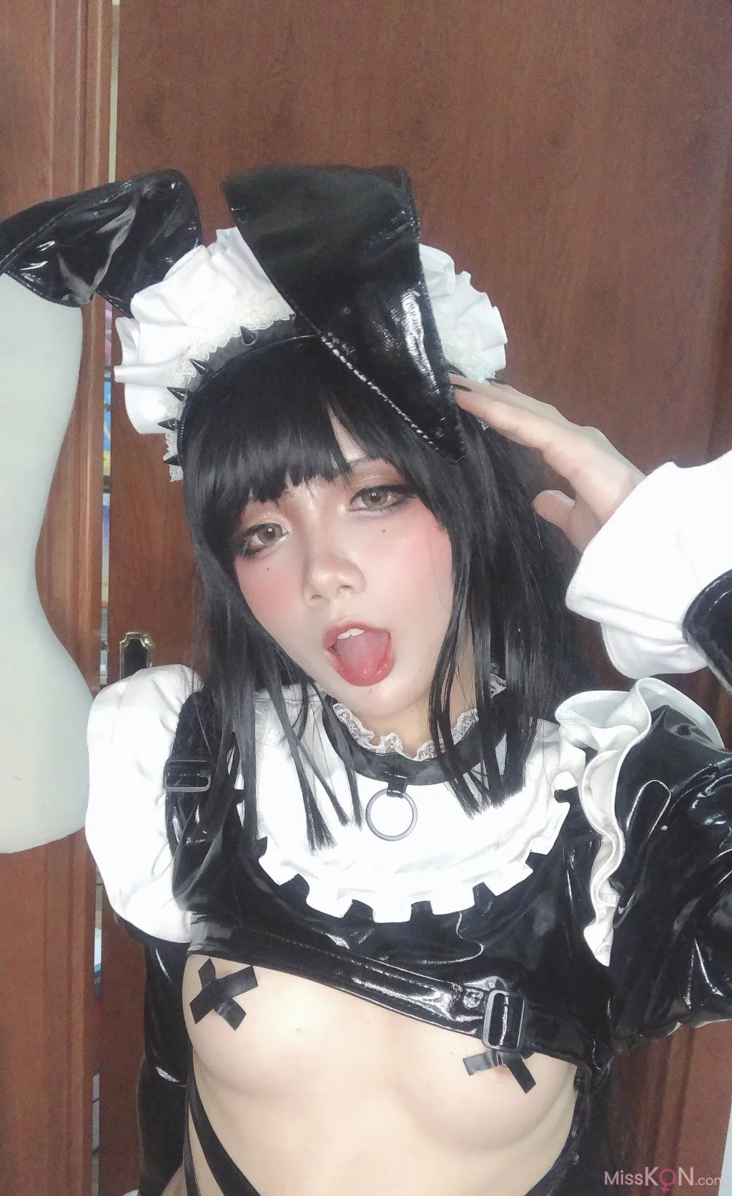 Coser@PoppaChan_ Zenith Bunny 黑色胶袜 十字乳贴