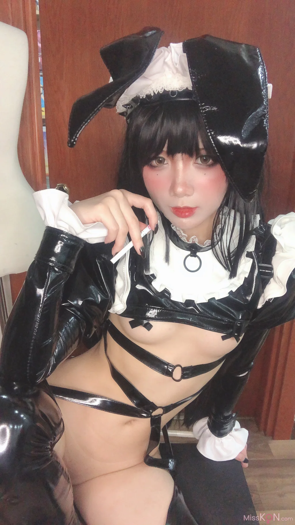 Coser@PoppaChan_ Zenith Bunny 黑色胶袜 十字乳贴