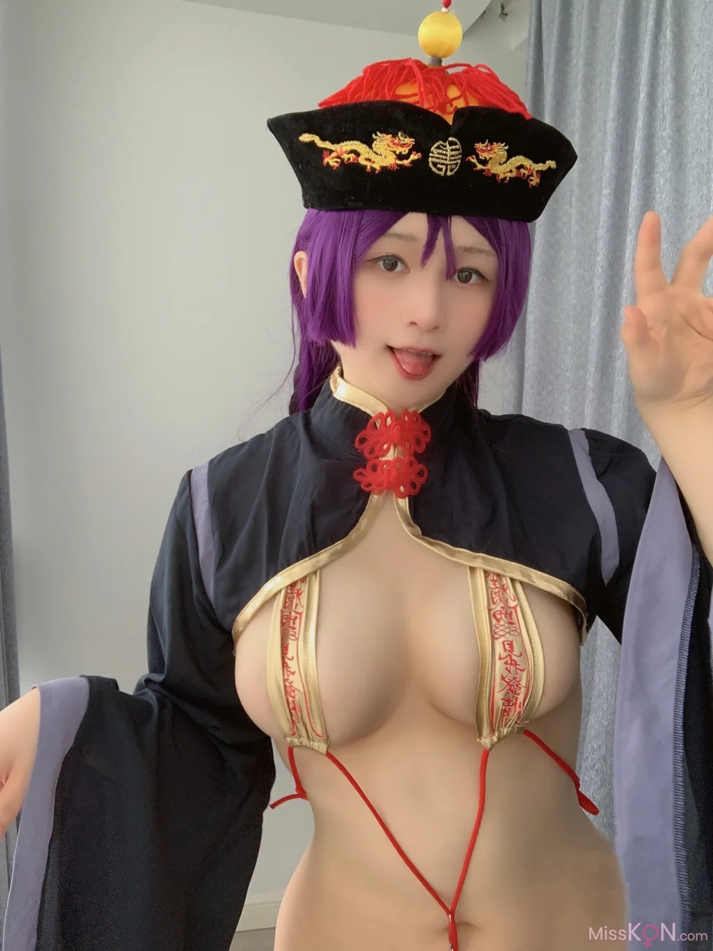 Coser@Zyra秋_ 奶光僵尸娘自拍
