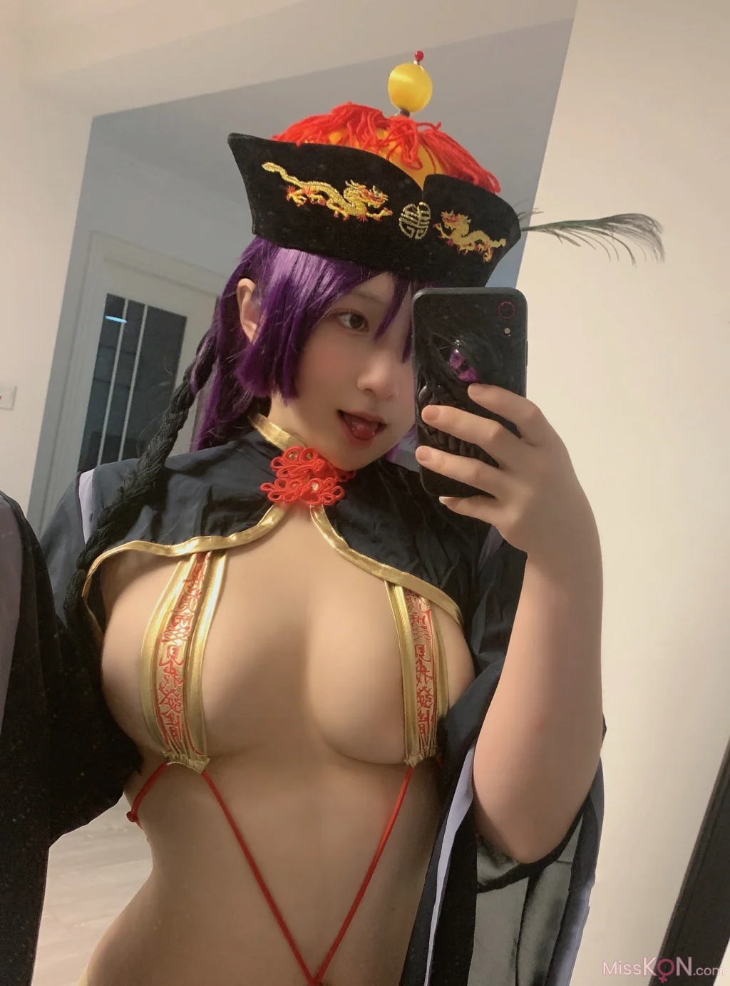 Coser@Zyra秋_ 奶光僵尸娘自拍