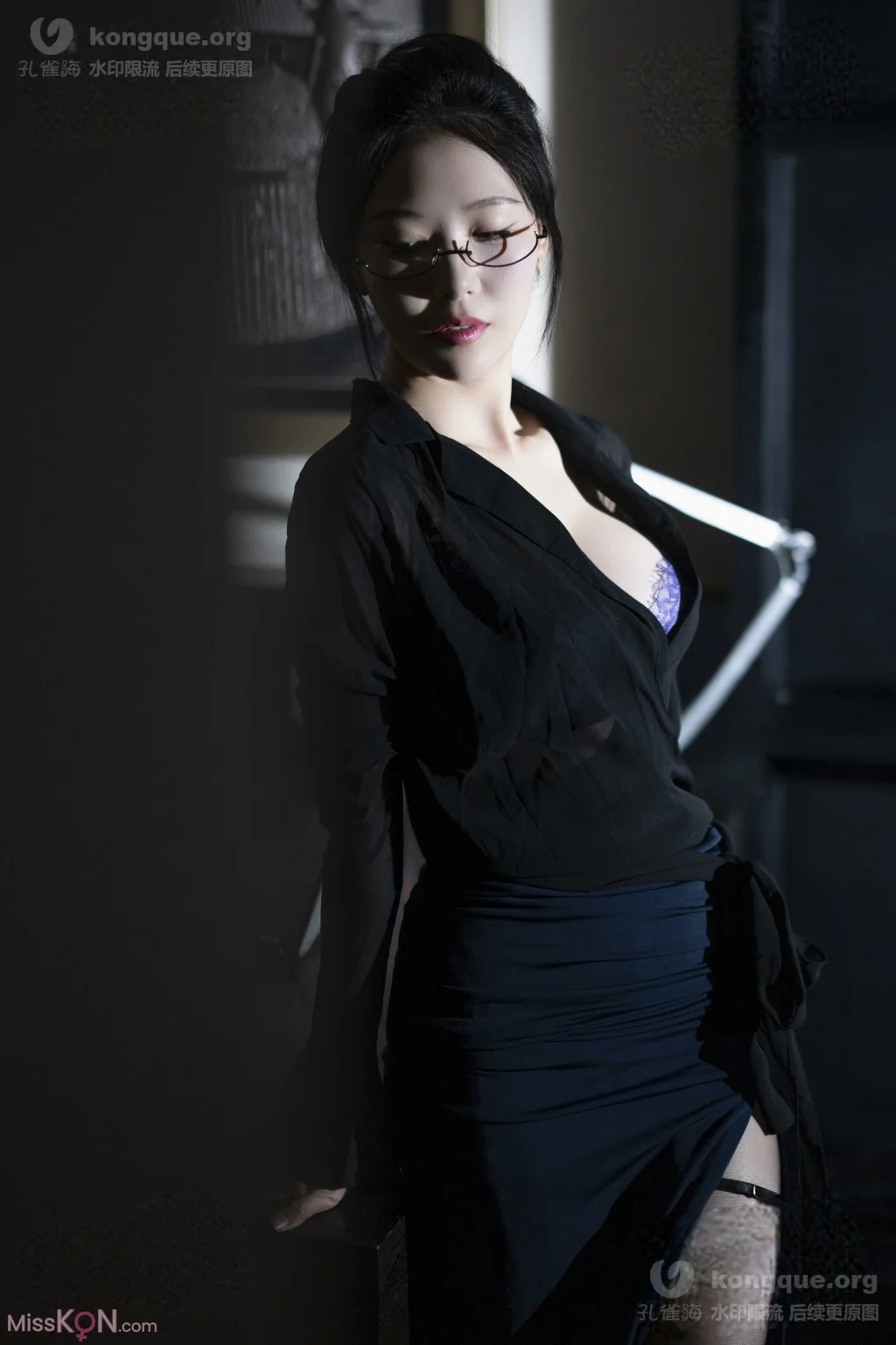 Coser@抖娘-利世_ 秘书眼镜娘