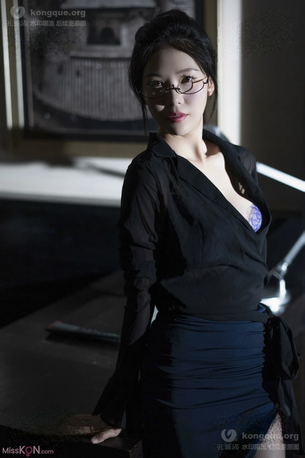 Coser@抖娘-利世_ 秘书眼镜娘