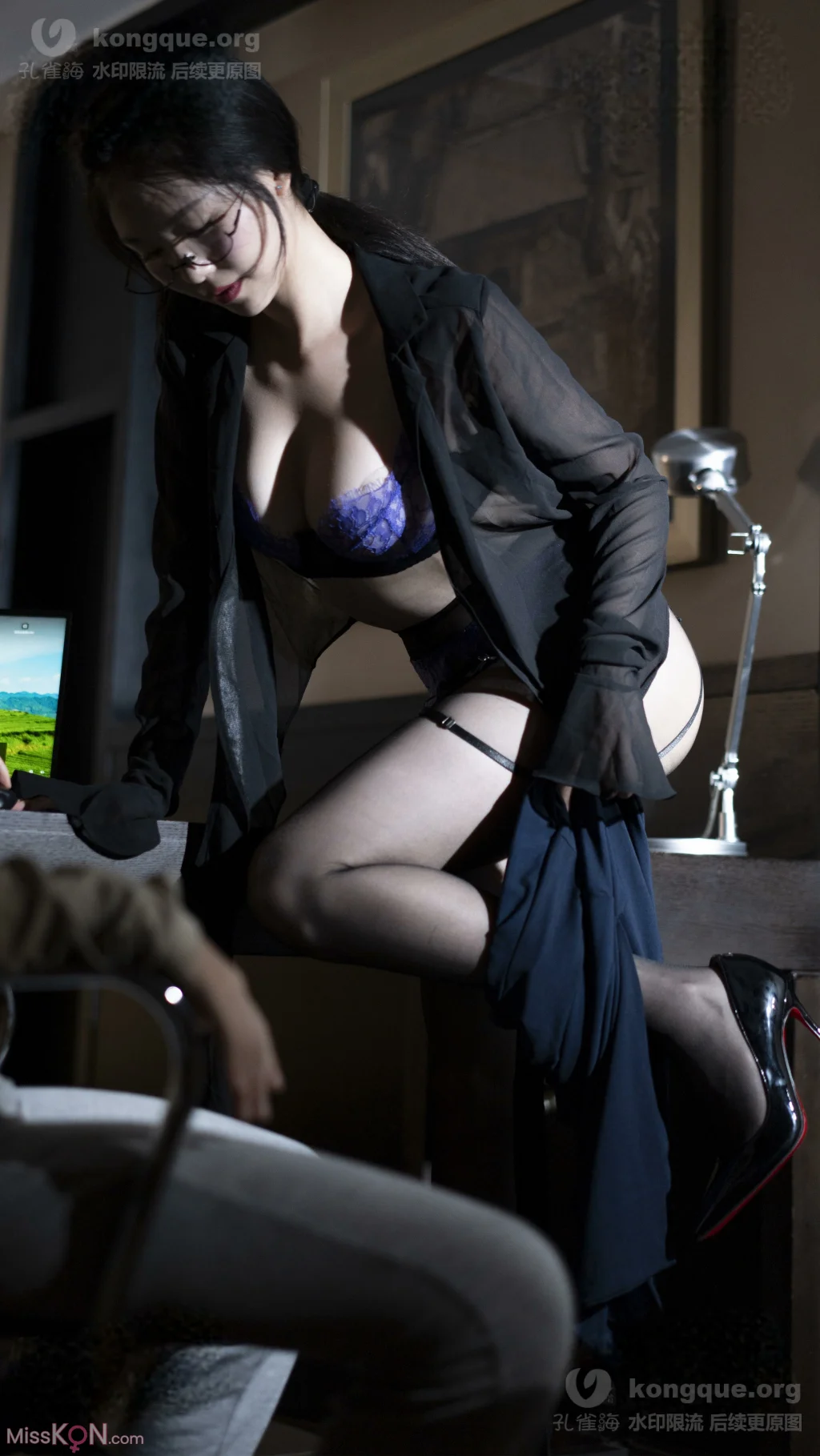 Coser@抖娘-利世_ 秘书眼镜娘