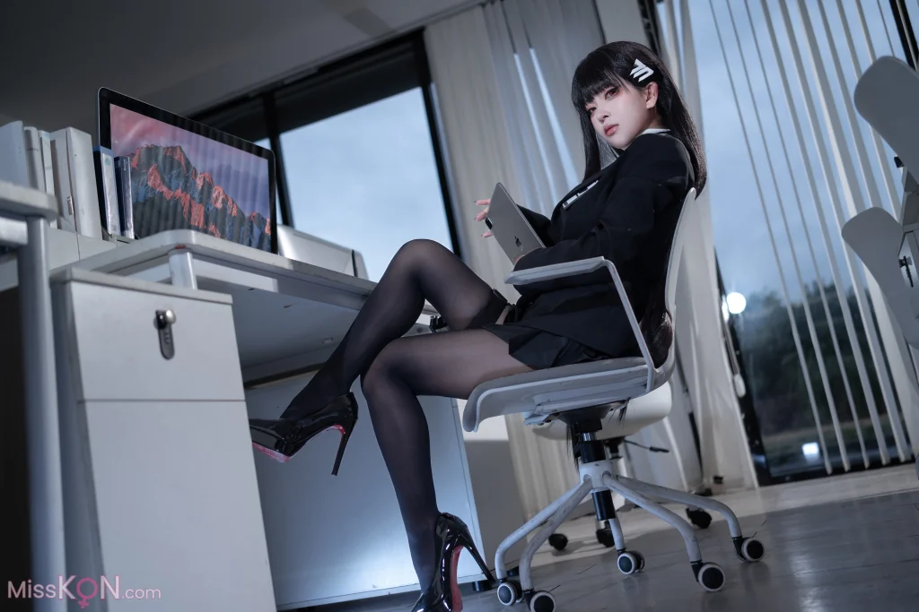 Coser@矢量鱼_ 蔚蓝档案 调月莉音 黑丝OL