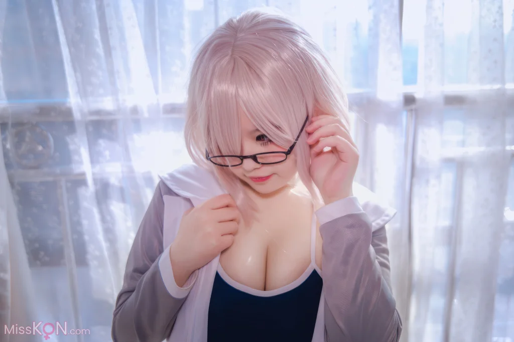 Coser@阿半今天很开心_ 玛修同人体操服