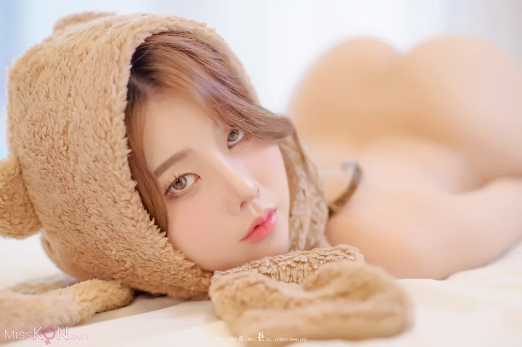 SAINT Photolife – Yuna (유나)_ Sexy Back
