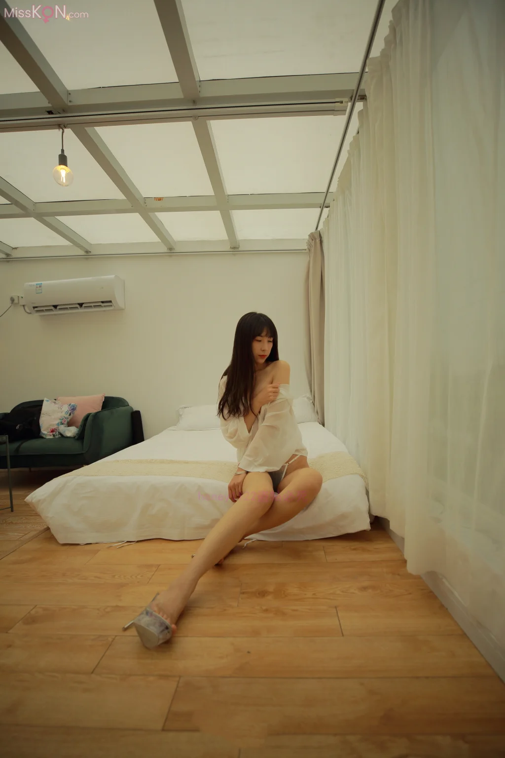 [XR Uncensored] Lin Yue Yi (林乐一)_ 酒店约拍美乳大长腿