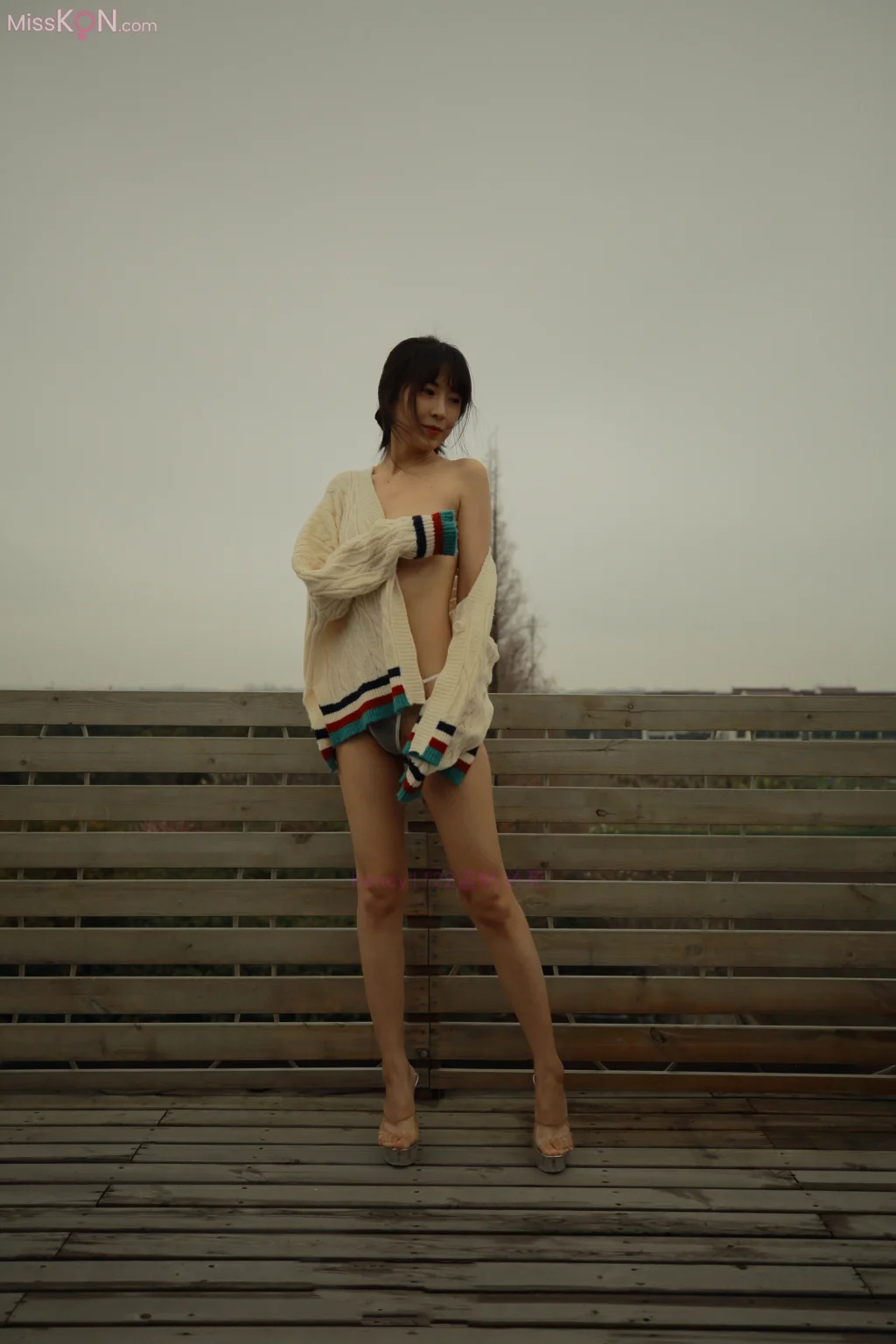 [XR Uncensored] Lin Yue Yi (林乐一)_ 酒店约拍美乳大长腿