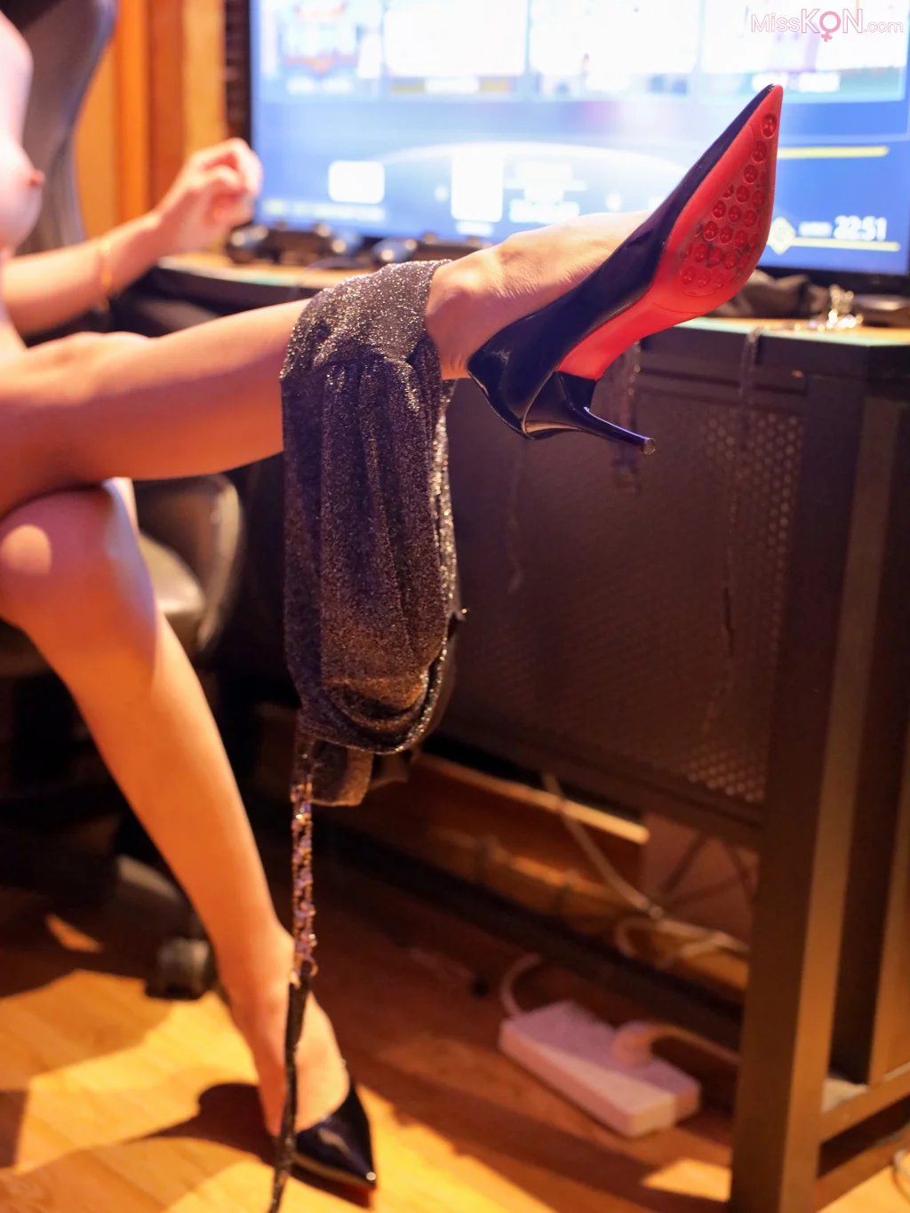 [XR Uncensored] 梨霜儿_ R18 秀人网模特 电竞少女