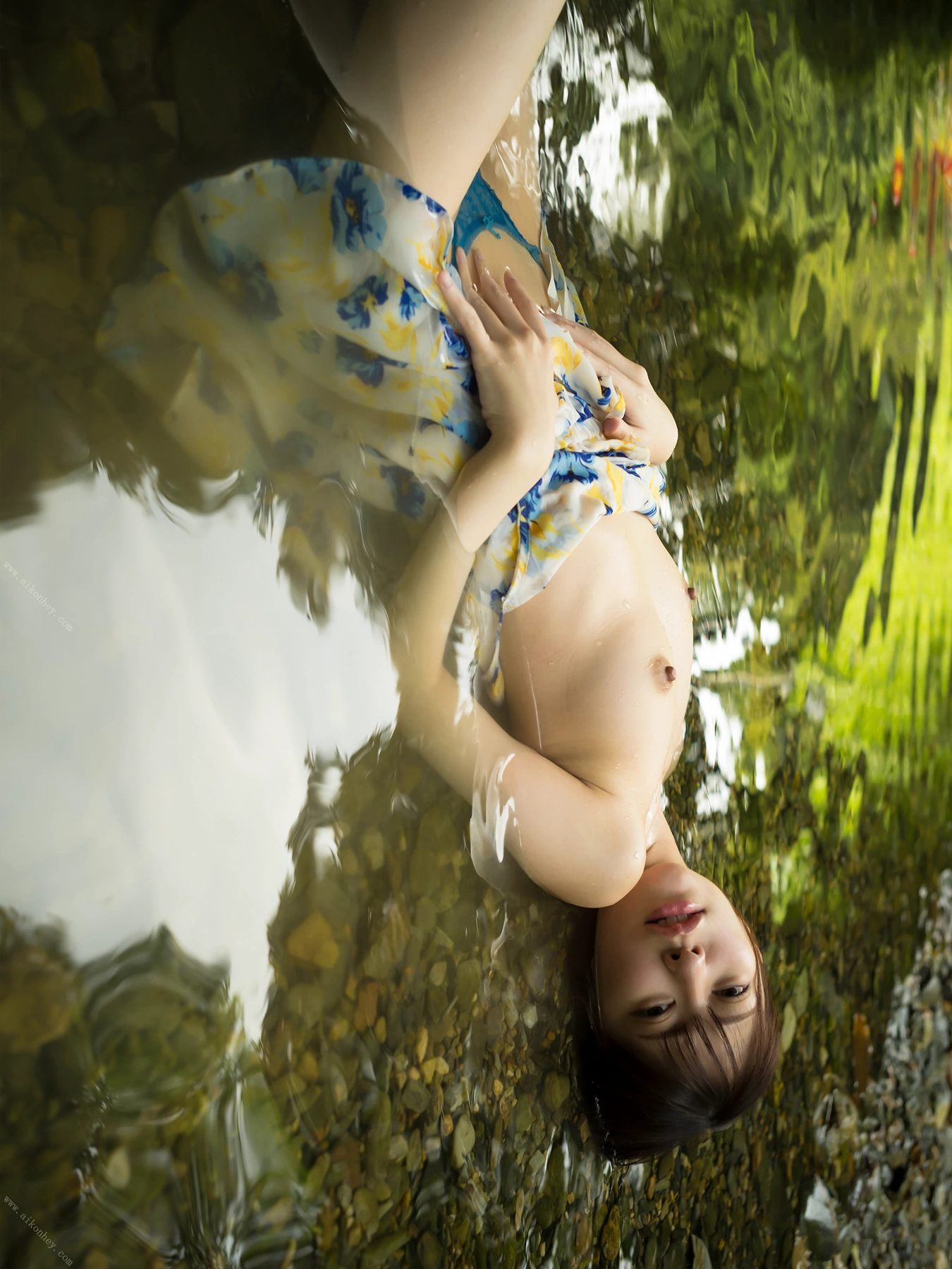 Hinako Mori 森日向子, ヌード写真集 「夏 駆ける 空 Blue sky Blue」 Set.01