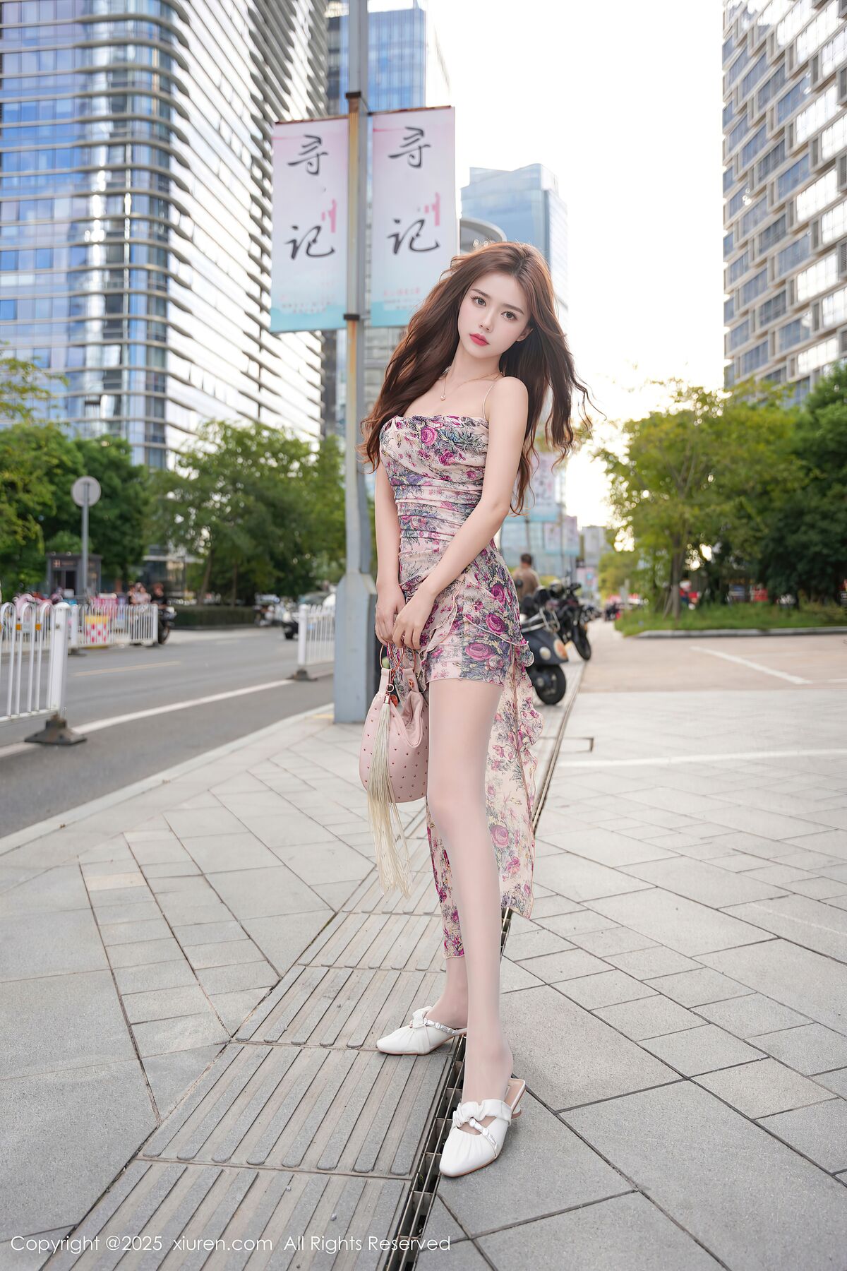 XiuRen秀人网 No.10128 拍黄瓜girl