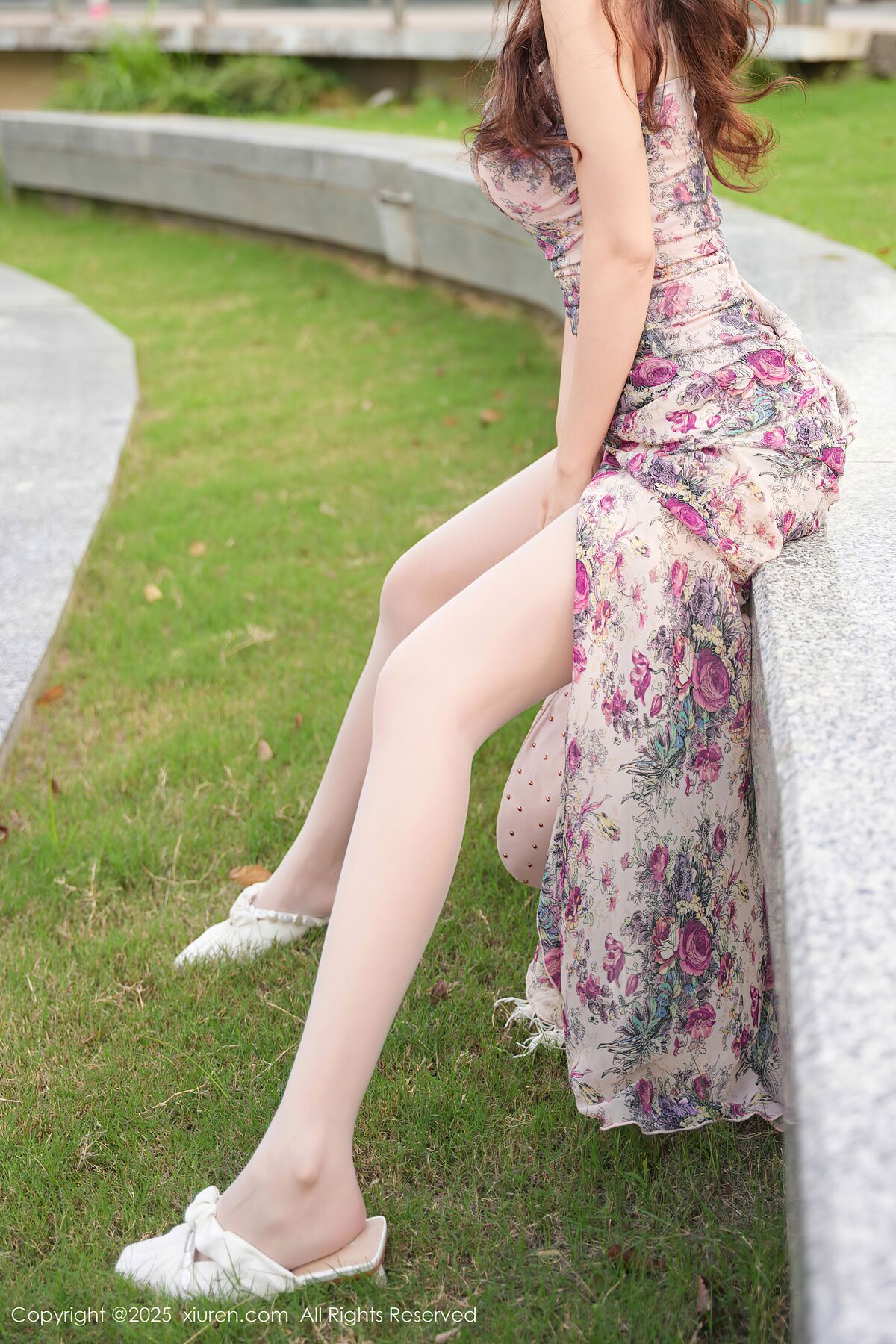 XiuRen秀人网 No.10128 拍黄瓜girl