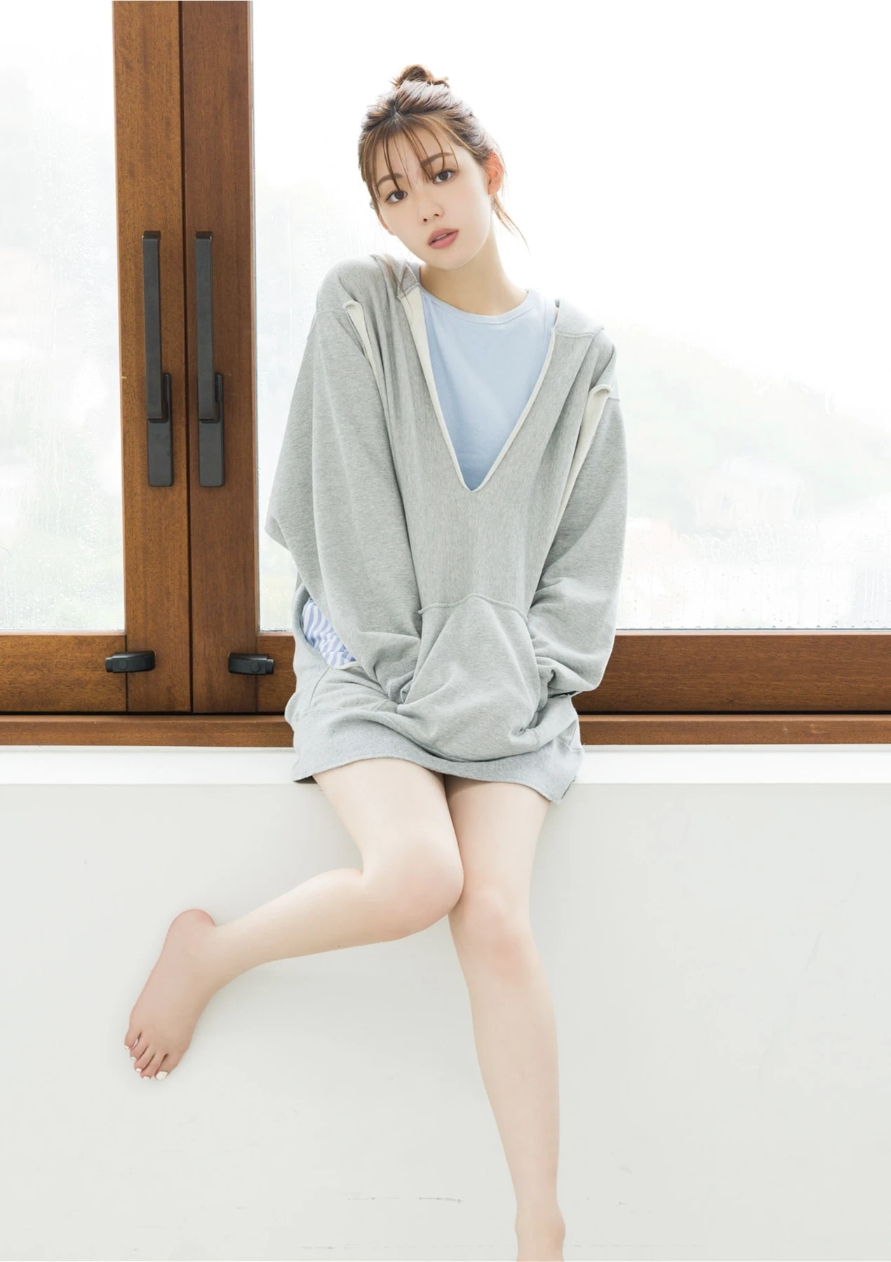 Riho Nakamura 中村里帆, デジタル限定 YJ Photobook 『Attention, please』
