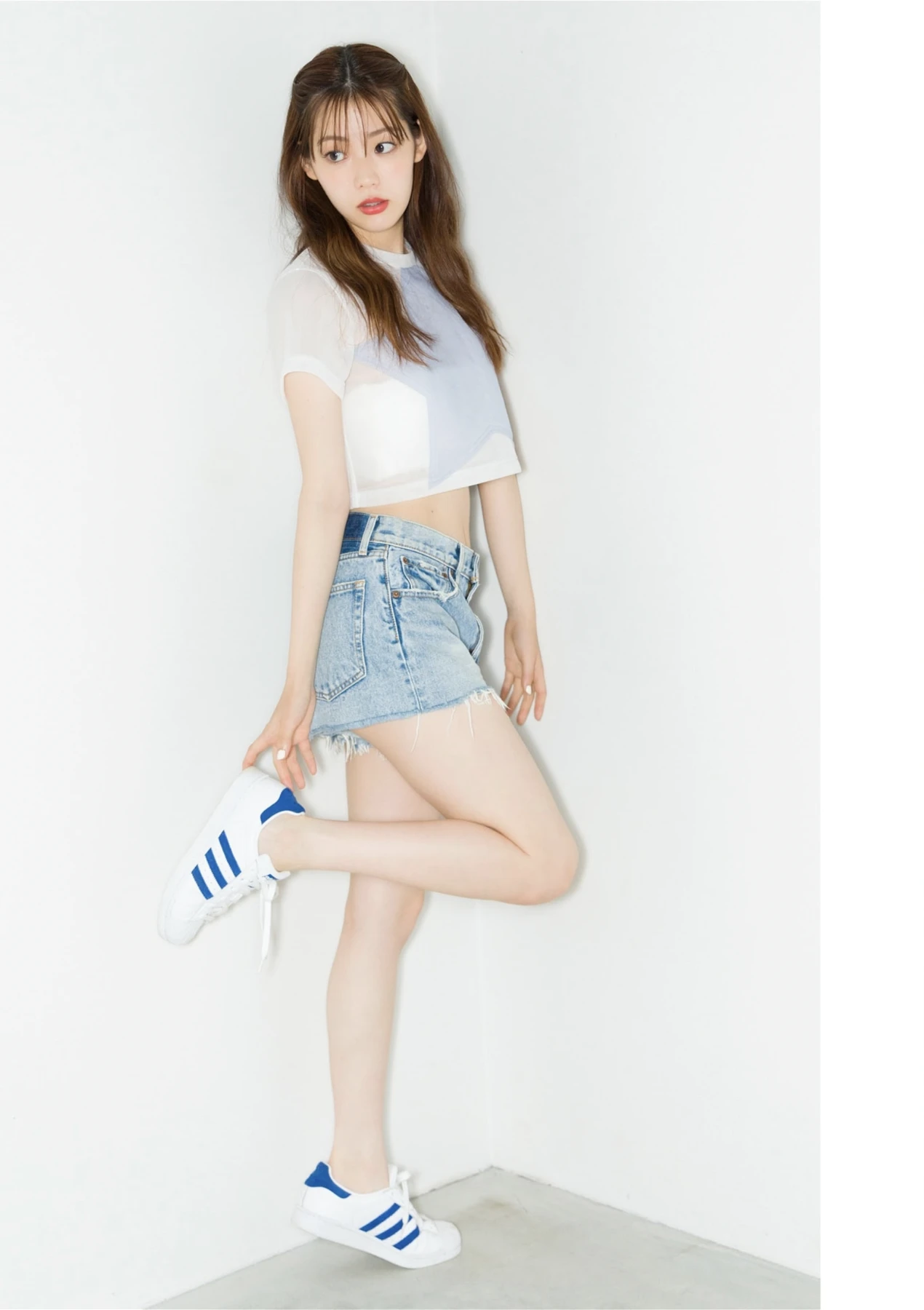 Riho Nakamura 中村里帆, デジタル限定 YJ Photobook 『Attention, please』