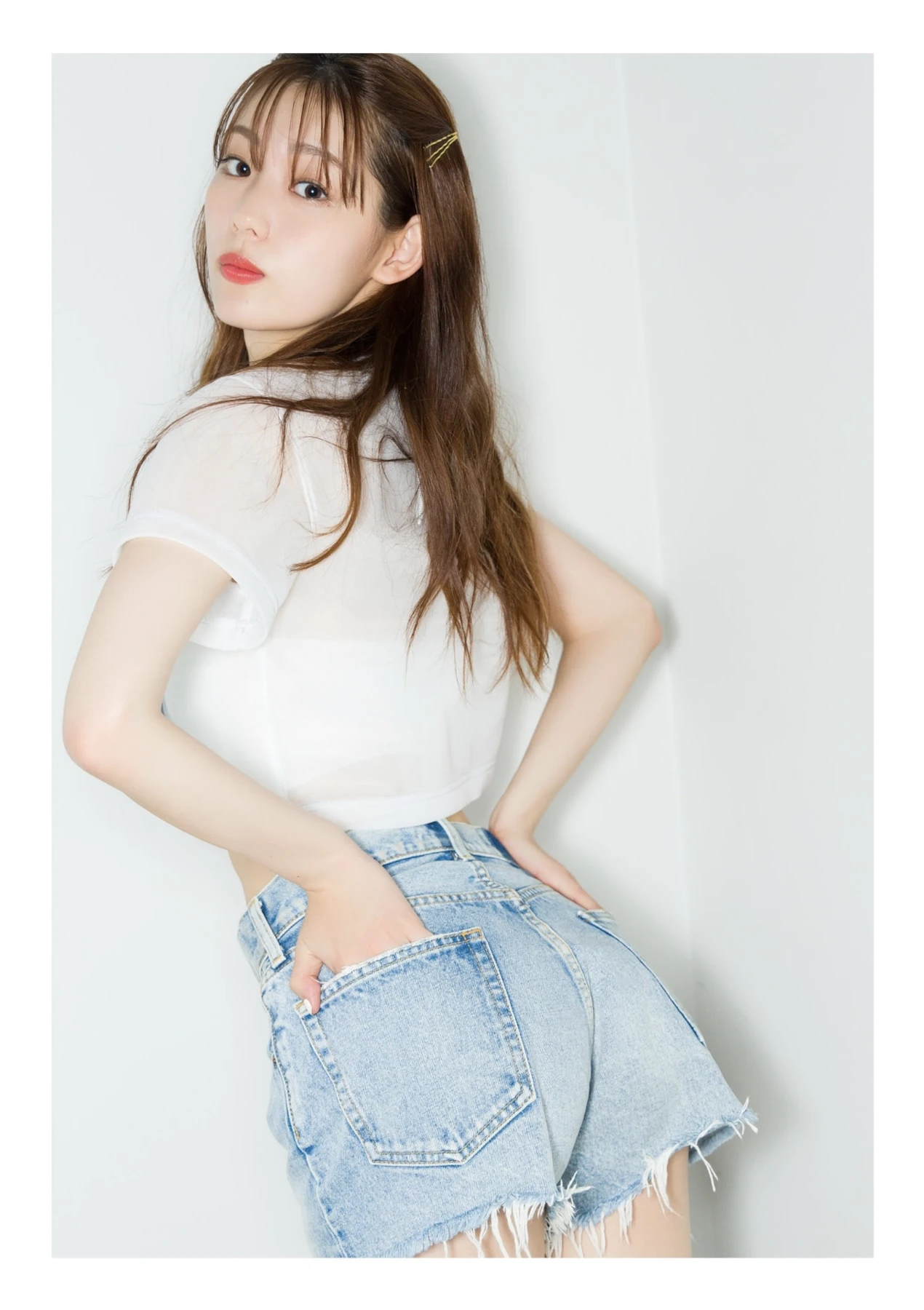 Riho Nakamura 中村里帆, デジタル限定 YJ Photobook 『Attention, please』