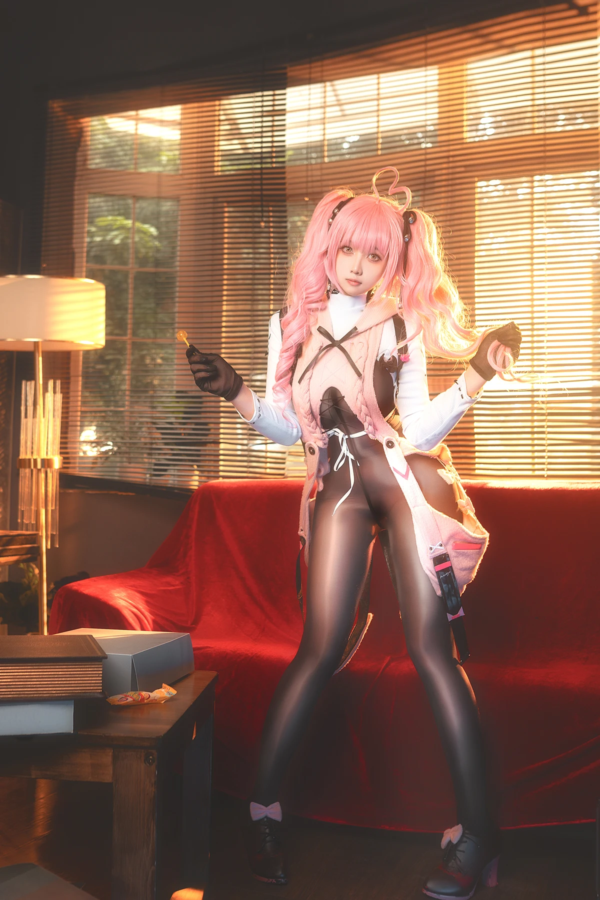 Cosplay 小和甜酒 – 交错战线卡提那