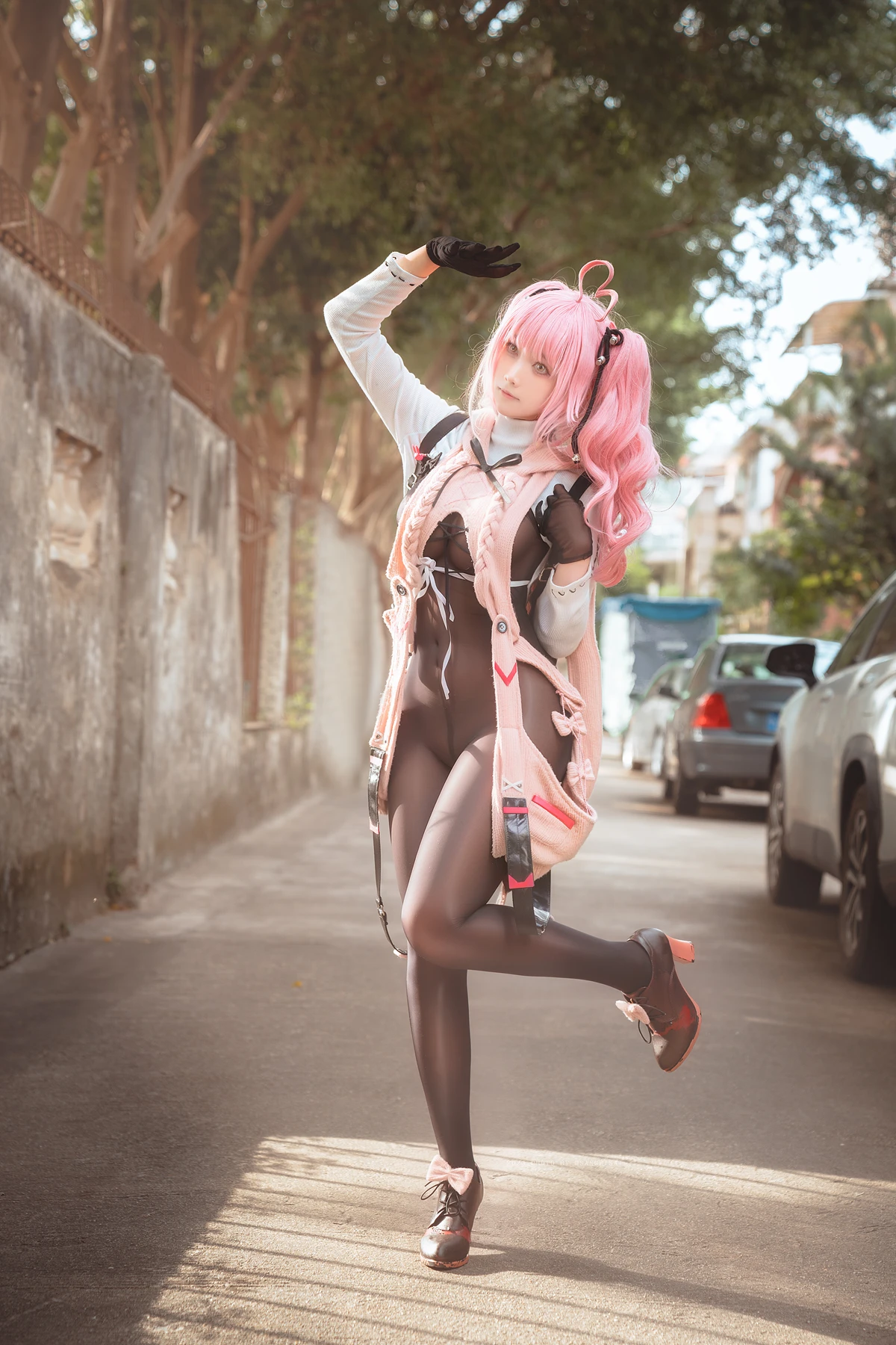 Cosplay 小和甜酒 – 交错战线卡提那