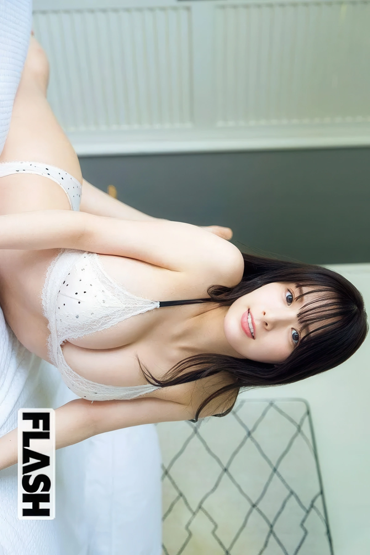叶月くれあ 虹咲カリナ 高木悠未, FLASH 2025.08.12 (フラッシュ 2025年8月12日号)
