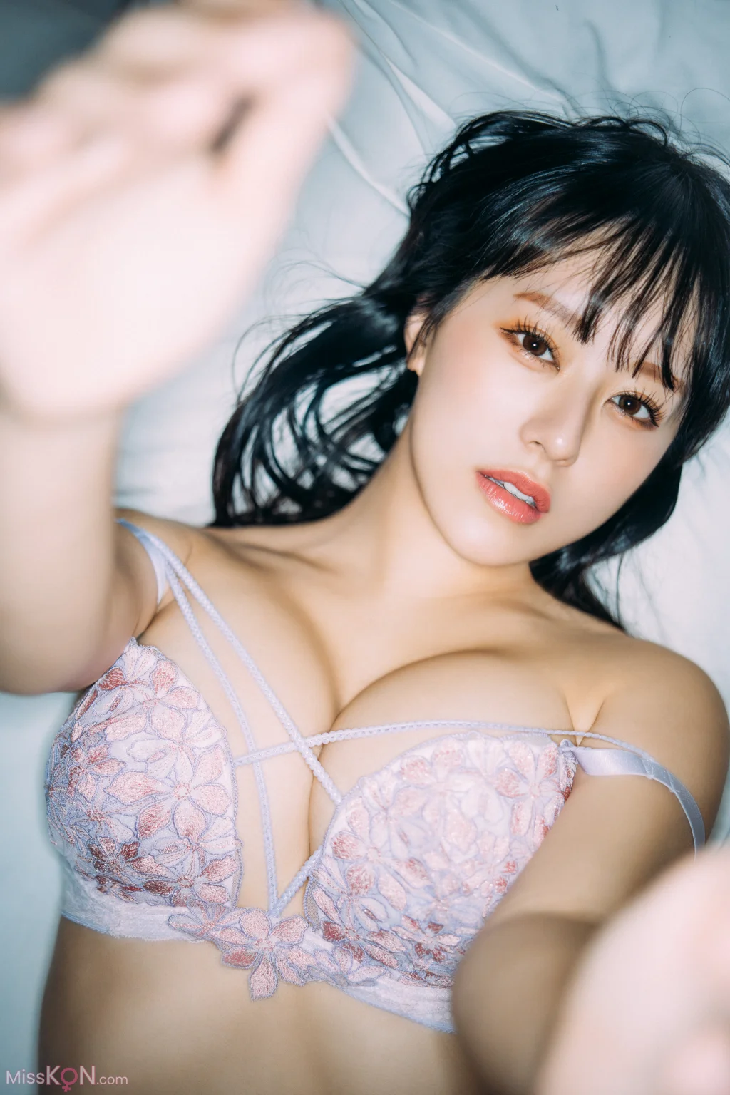 Mina Pochico (音羽美奈)_ First Photobook