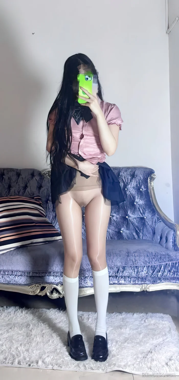 杀手蛇蛇_ 清纯反差嫩妹 无毛一线天道具双通 足交车震