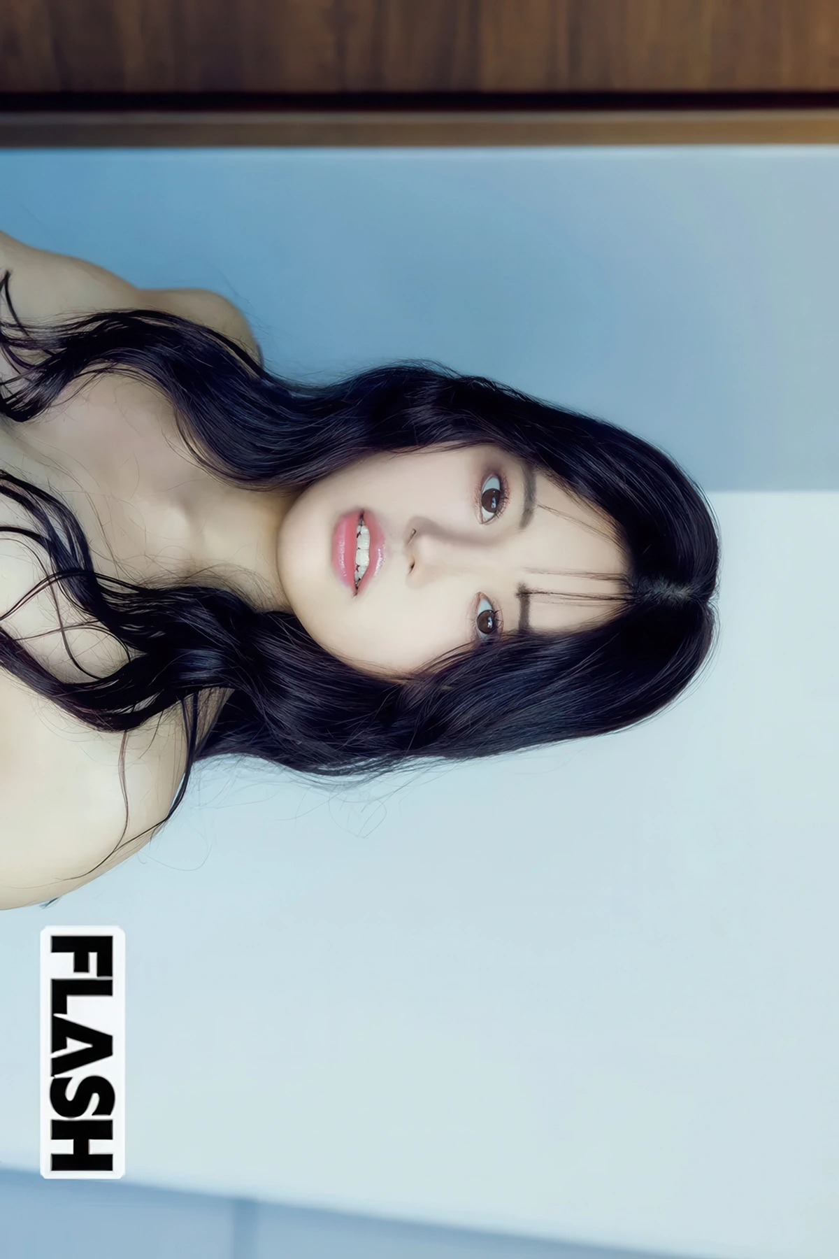 Mia Kouki 神喜ミア, FLASH 2025.11.11 (フラッシュ 2025年11月11日号)