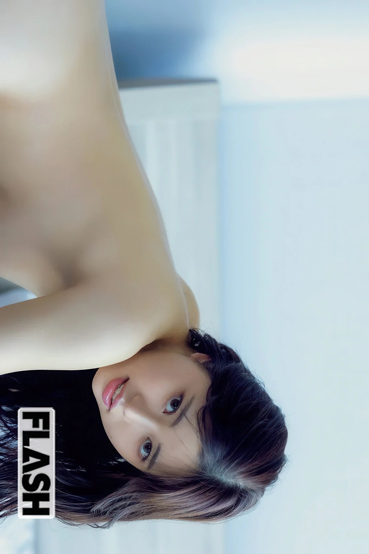 Mia Kouki 神喜ミア, FLASH 2025.11.11 (フラッシュ 2025年11月11日号)