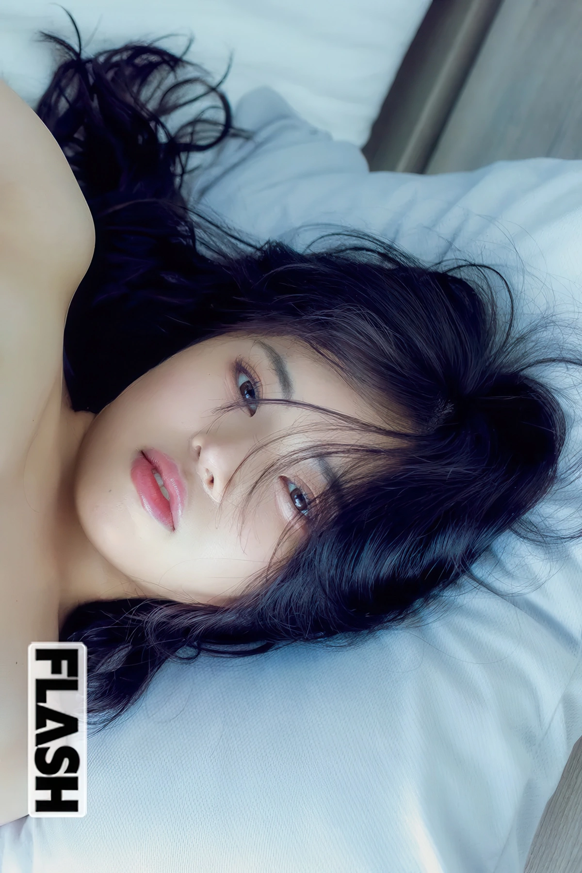 Mia Kouki 神喜ミア, FLASH 2025.11.11 (フラッシュ 2025年11月11日号)