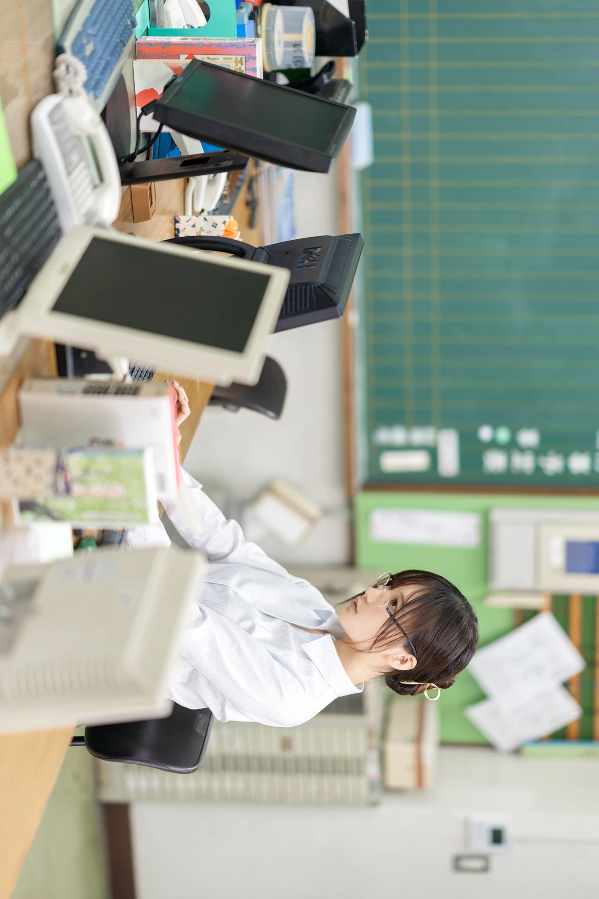 Kenken けんけん, 写真集 Fantia 「もしもけんけんが〇〇先生だったら」 Set.02