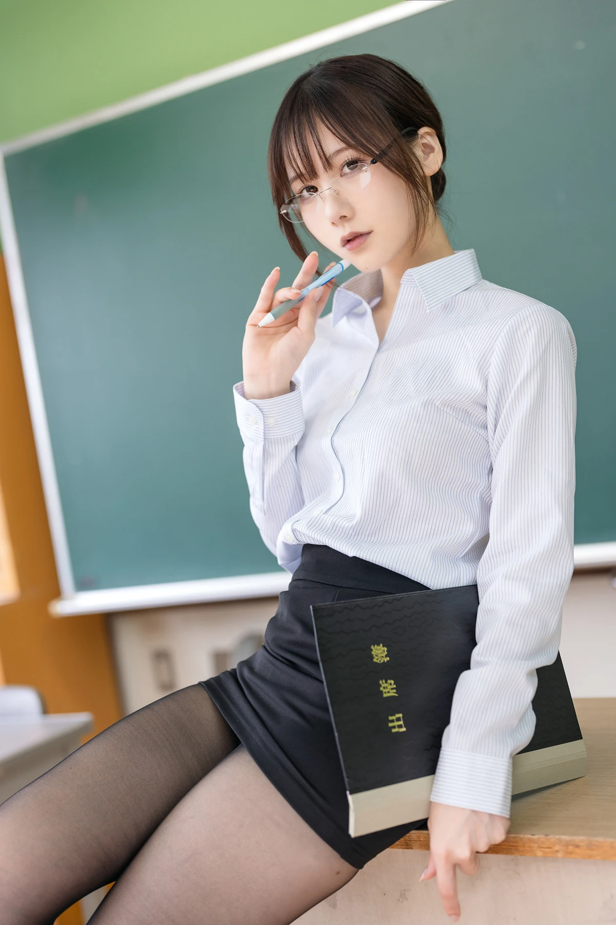 Kenken けんけん, 写真集 Fantia 「もしもけんけんが〇〇先生だったら」 Set.02