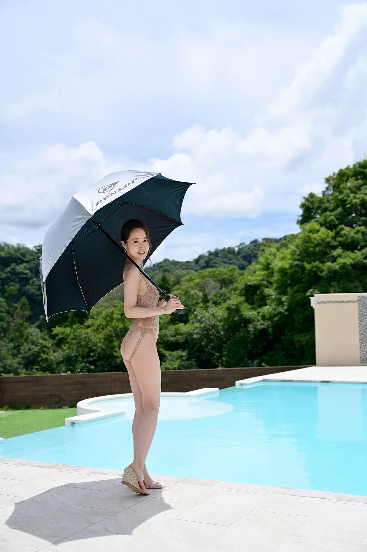 Yu Shinoda 篠田ゆう, 週刊ポストデジタル写真集 「避暑地で出会ったオンナ」 Set.02