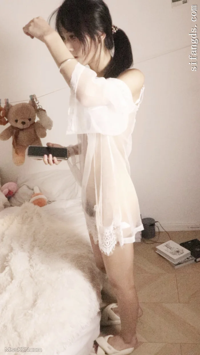 大学生私房_ 嫩妹18岁 透视纱裙 Ep.001