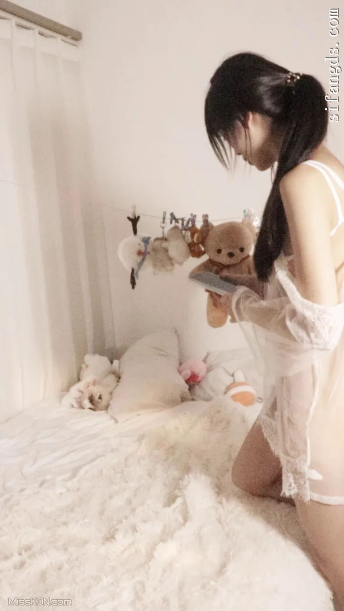 大学生私房_ 嫩妹18岁 透视纱裙 Ep.001