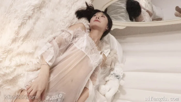 大学生私房_ 嫩妹18岁 透视纱裙 Ep.001