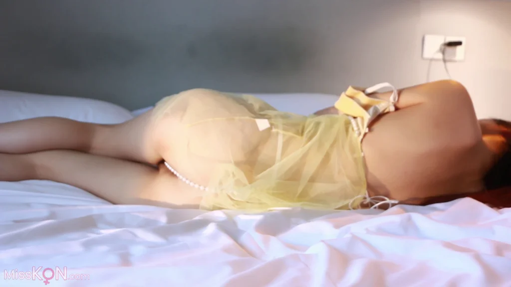 大学生私房_ 嫩妹18岁 透视纱裙 Ep.002